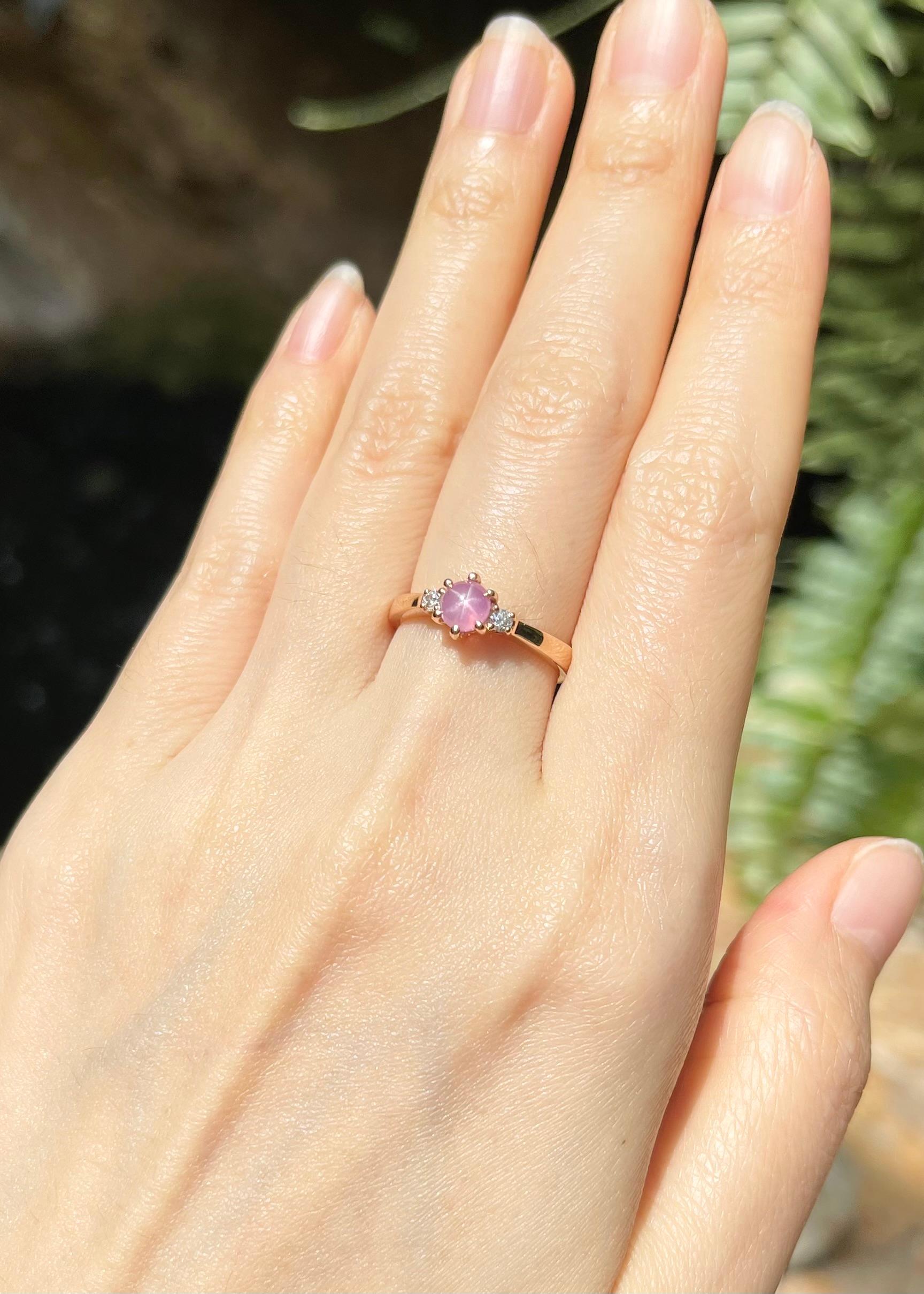 Star Rubin 0,86 Karat mit Diamant 0,07 Karat Ring in 18K Rose Gold gefasst

Breite:  0,9 cm 
Länge: 0.5 cm
Ringgröße: 51
Gesamtgewicht: 3,48 Gramm

