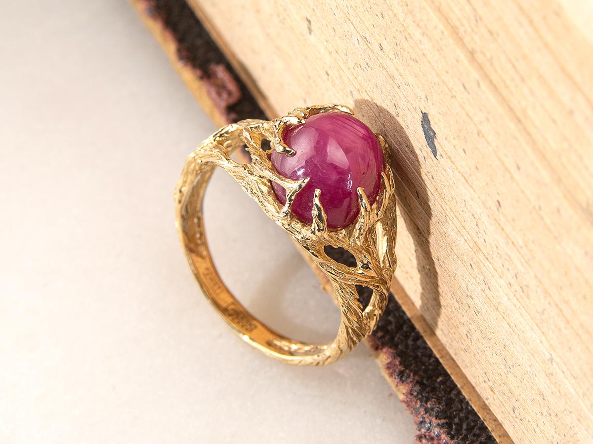 Bague de fiançailles unisexe en or jaune avec rubis étoilé cabochon naturel pierre précieuse rose en vente 9