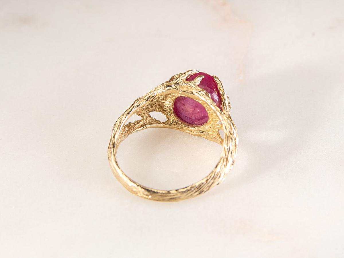 Bague de fiançailles unisexe en or jaune avec rubis étoilé cabochon naturel pierre précieuse rose en vente 11