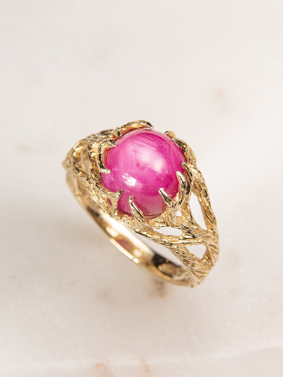 Romantic Star Ruby Yellow Gold Ring Natural Cabochon Gem Pink Unisex engagement ring For Sale