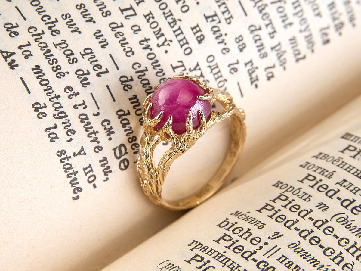 Bague de fiançailles unisexe en or jaune avec rubis étoilé cabochon naturel pierre précieuse rose en vente 2
