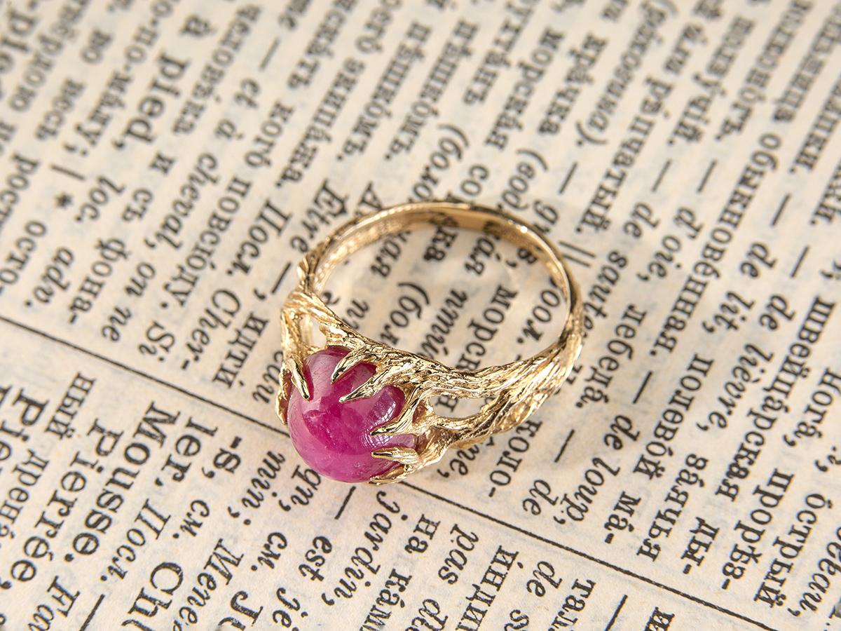Bague de fiançailles unisexe en or jaune avec rubis étoilé cabochon naturel pierre précieuse rose en vente 3
