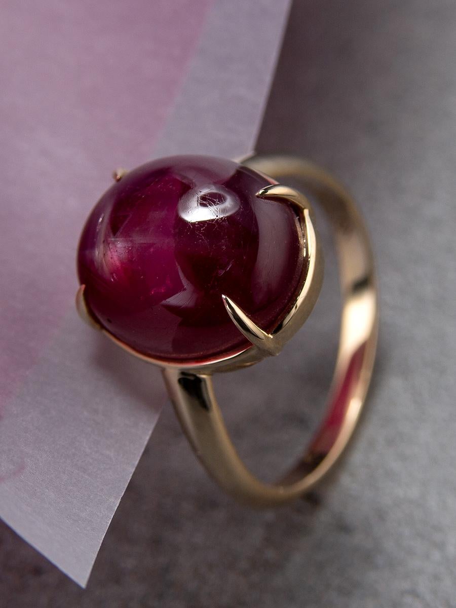Star Ruby Yellow Gold Ring Natural Cabochon Plum Purple Magic Unisex Minimalism For Sale 3