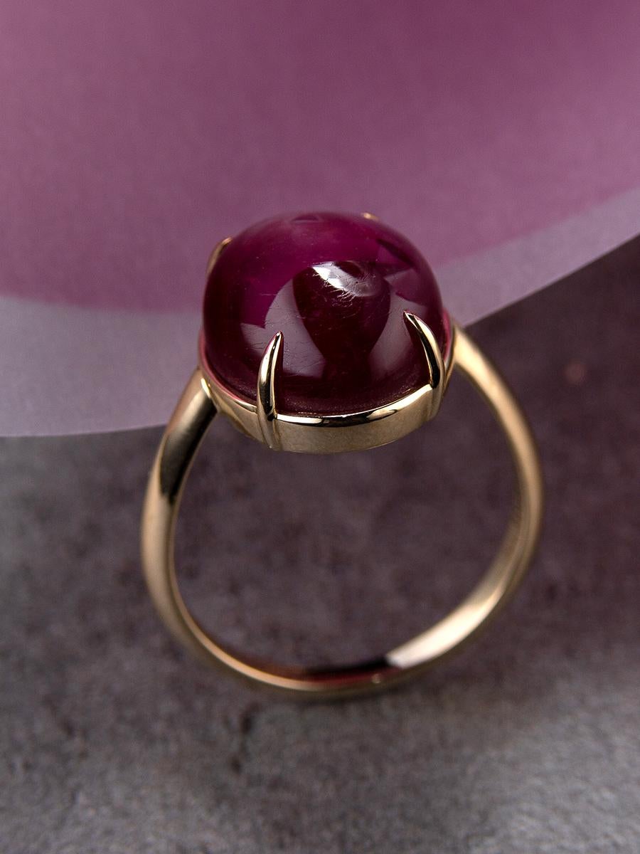 Star Ruby Yellow Gold Ring Natural Cabochon Plum Purple Magic Unisex Minimalism For Sale 2