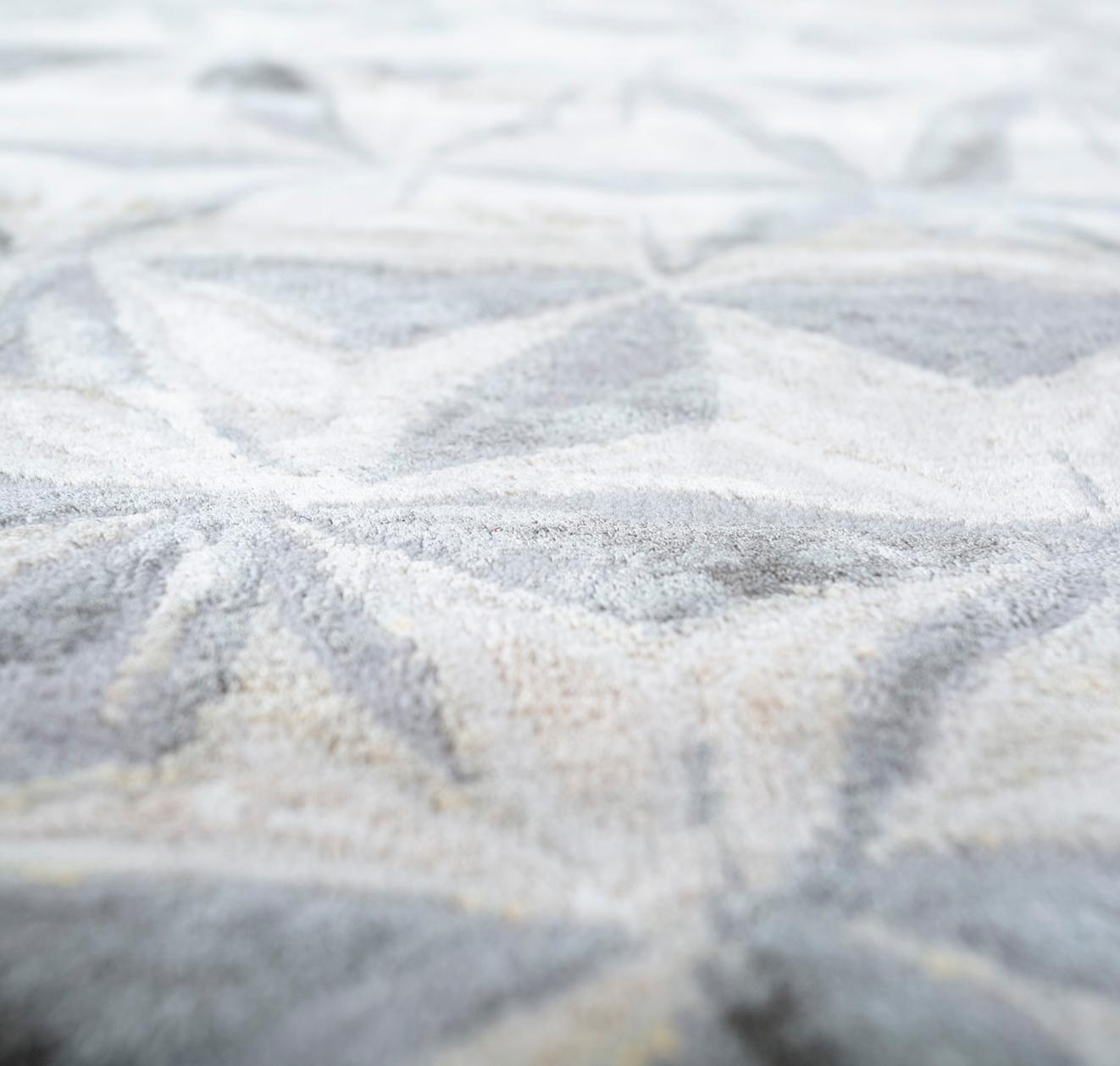 Moderne  Tapis étoilé de Rural Weavers, noué, laine, soie, 270 x 360 cm en vente