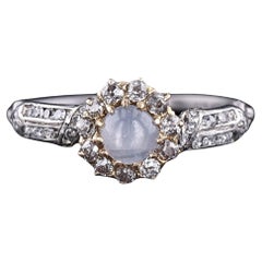 Bague saphir étoilé et halo de diamants