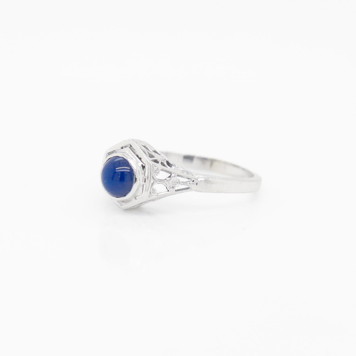Star Sapphire Cabochon & 14K White Gold Art Deco Style Filigree Ring For Sale 2