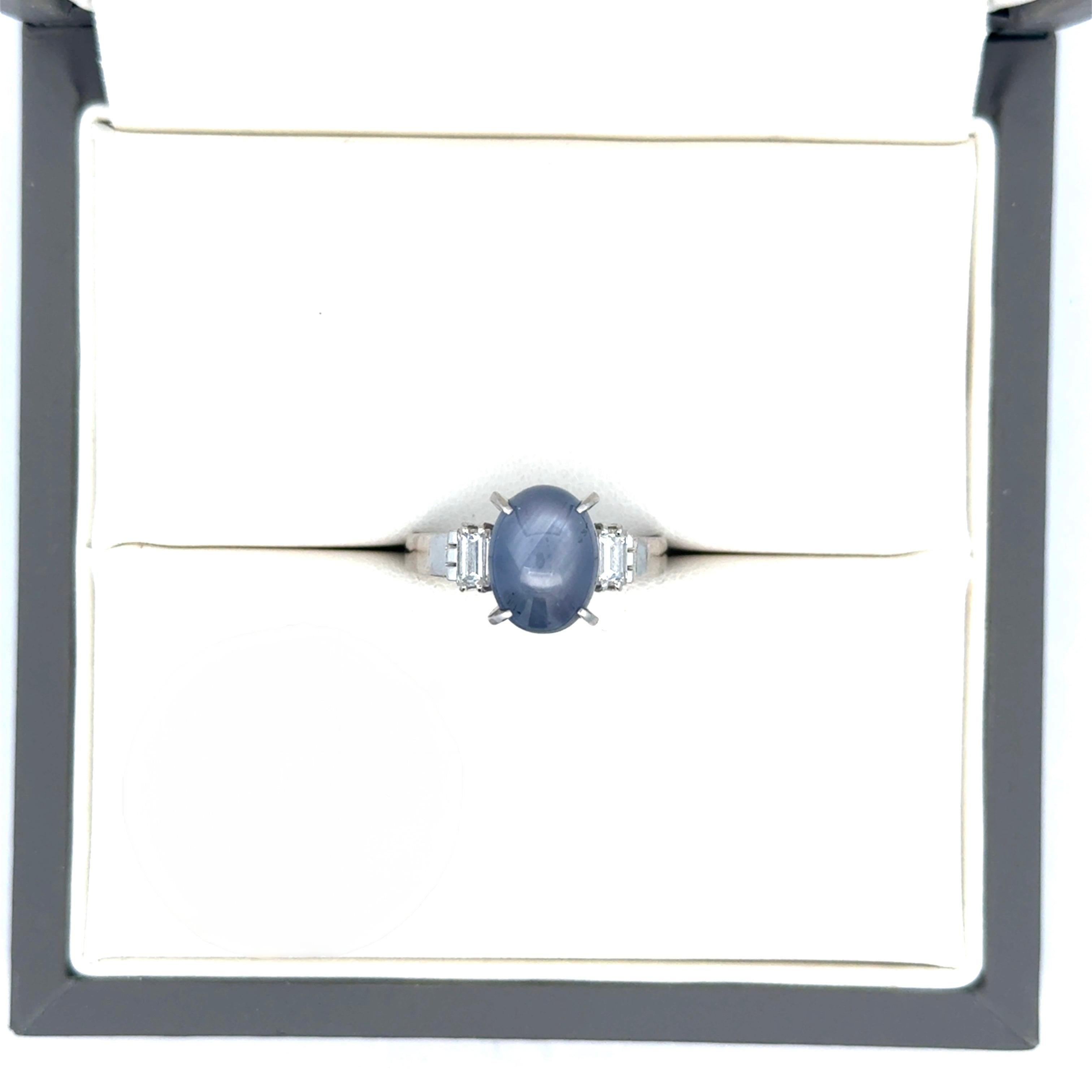 Bague 3 pierres en saphir étoilé, diamant et platine Bon état - En vente à Derby, NY