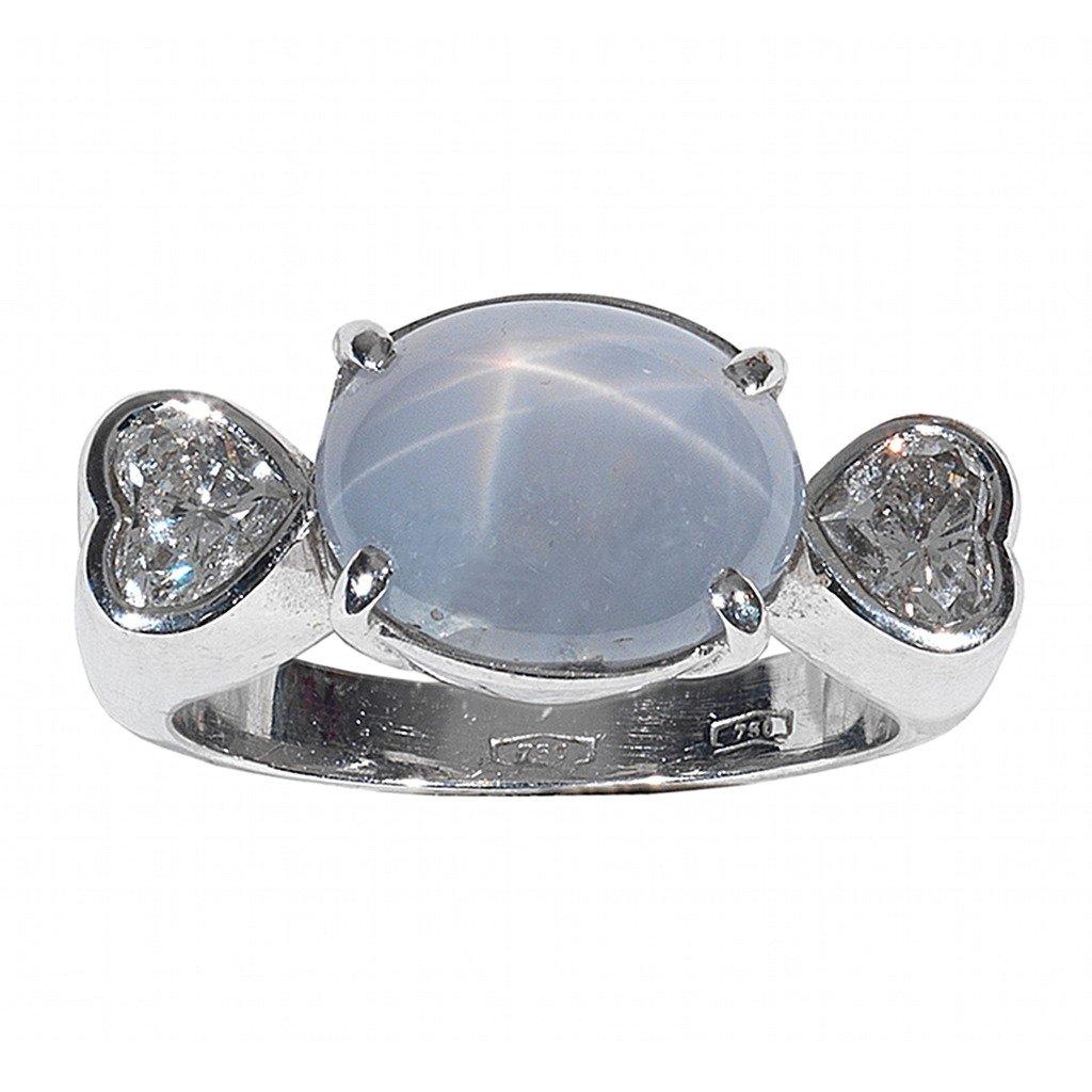 

The Ceylon claw-set cabochon star sapphire flanked by two heart shaped diamonds.

Mounted in 18Kt white gold

Weight: 9.4 gr

Finger size: 6 1/2