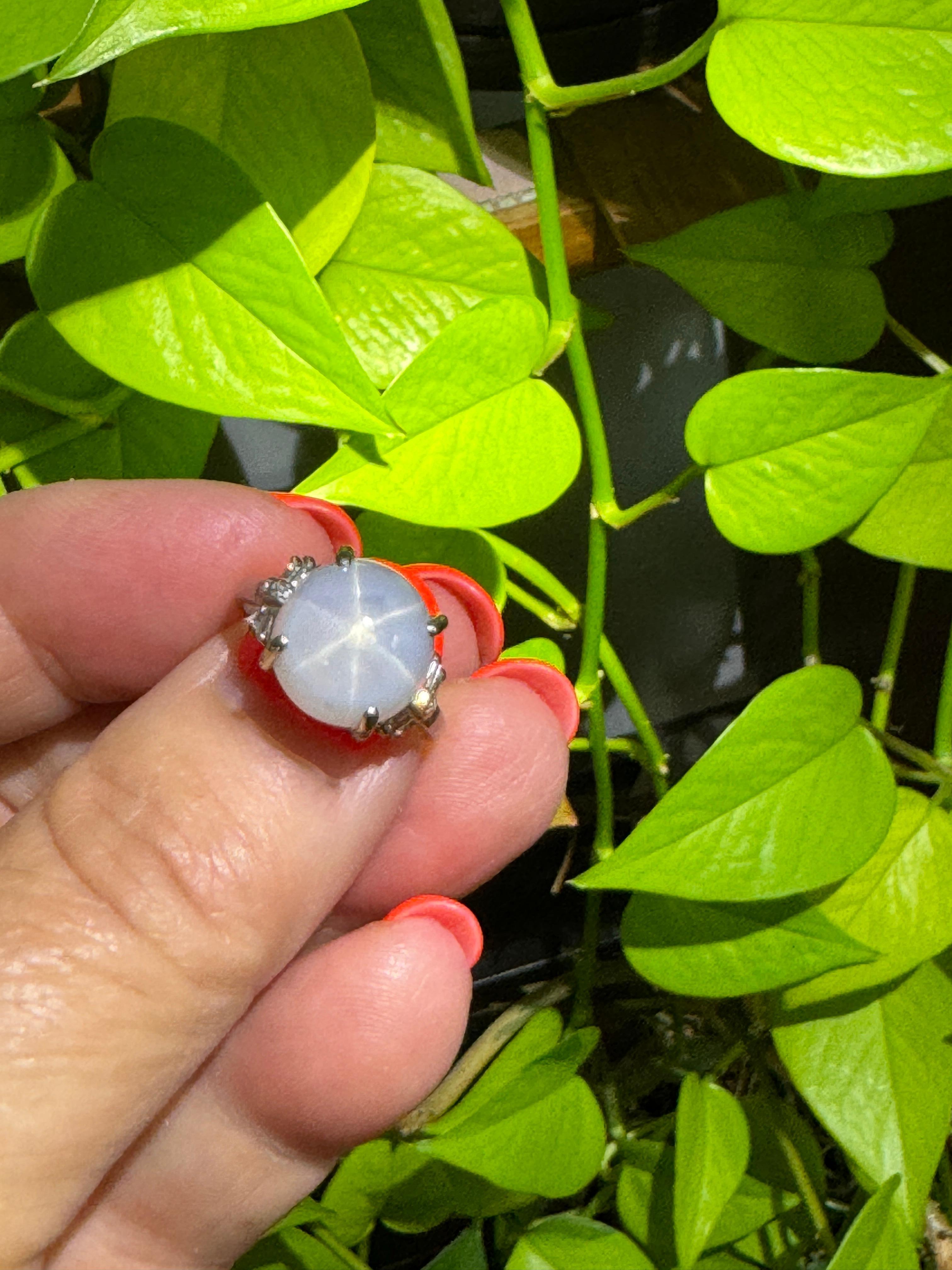 Bague en platine avec saphir étoilé et diamant, bleu clair en vente 3