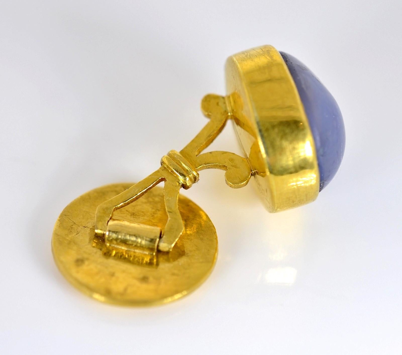 Star Sapphire Gold Cuff Links In Good Condition For Sale In Beverly Hills, CA