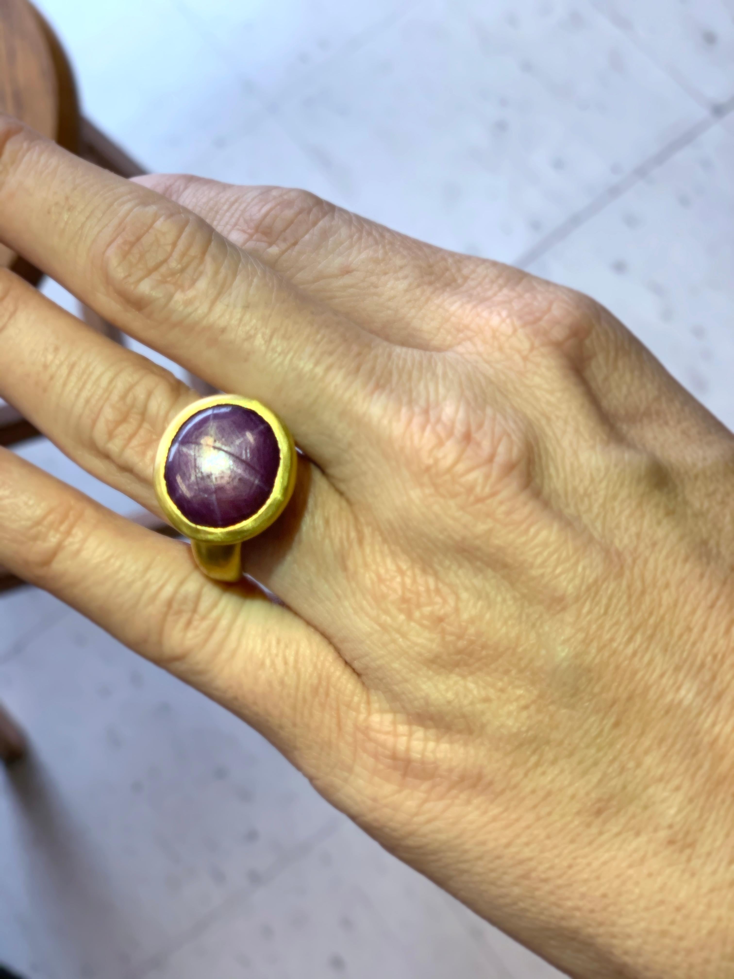 Anillo Estrella Zafiro/Rubí Oro Amarillo 22 Quilates Corte oval en venta