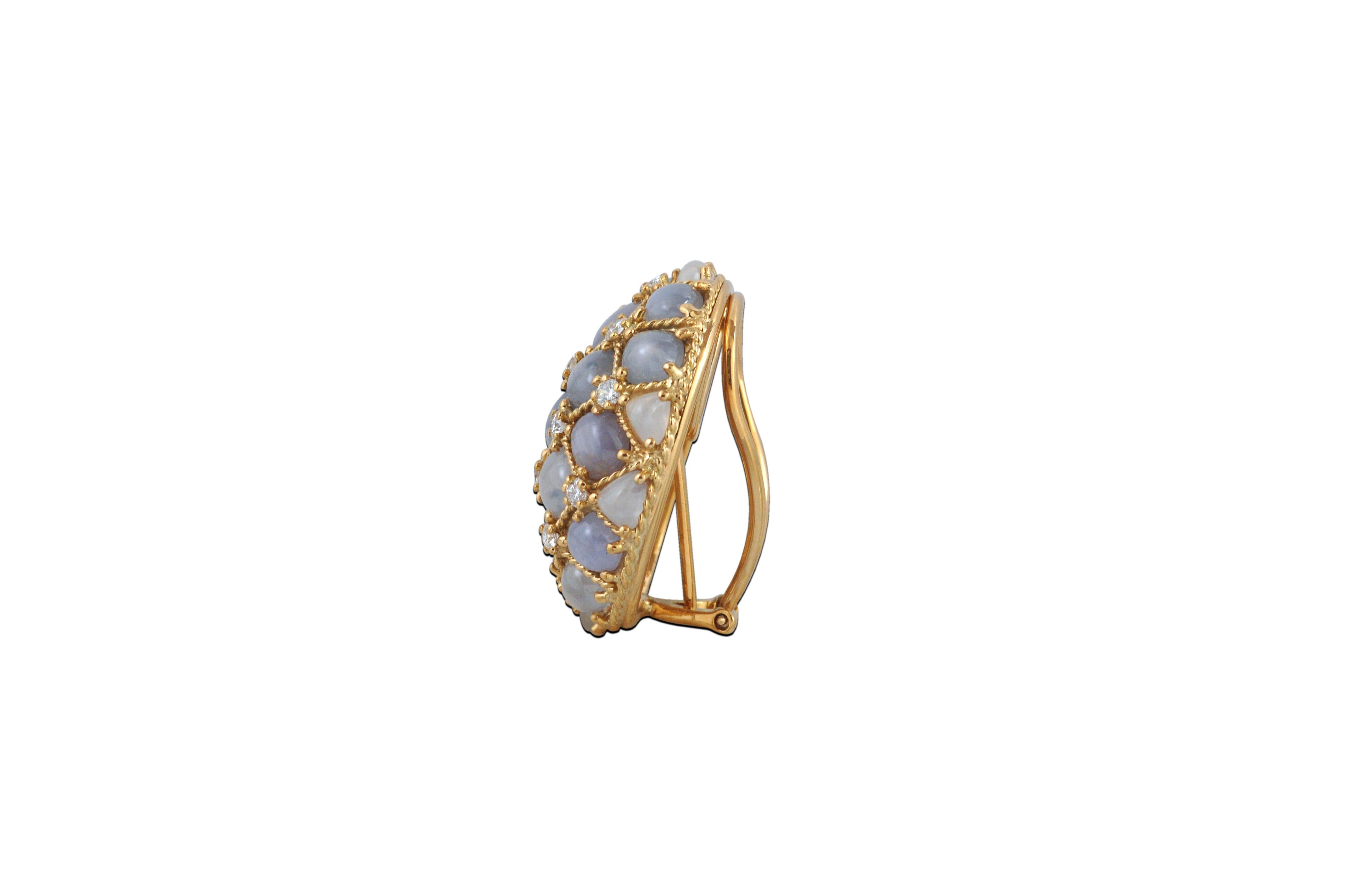 Saphir étoilé 28,77 carats et diamant 1,02 carats Boucles d'oreilles serties dans une monture en or 18 carats 


Largeur : 2,0 cm
Longueur : 2,5 cm  

