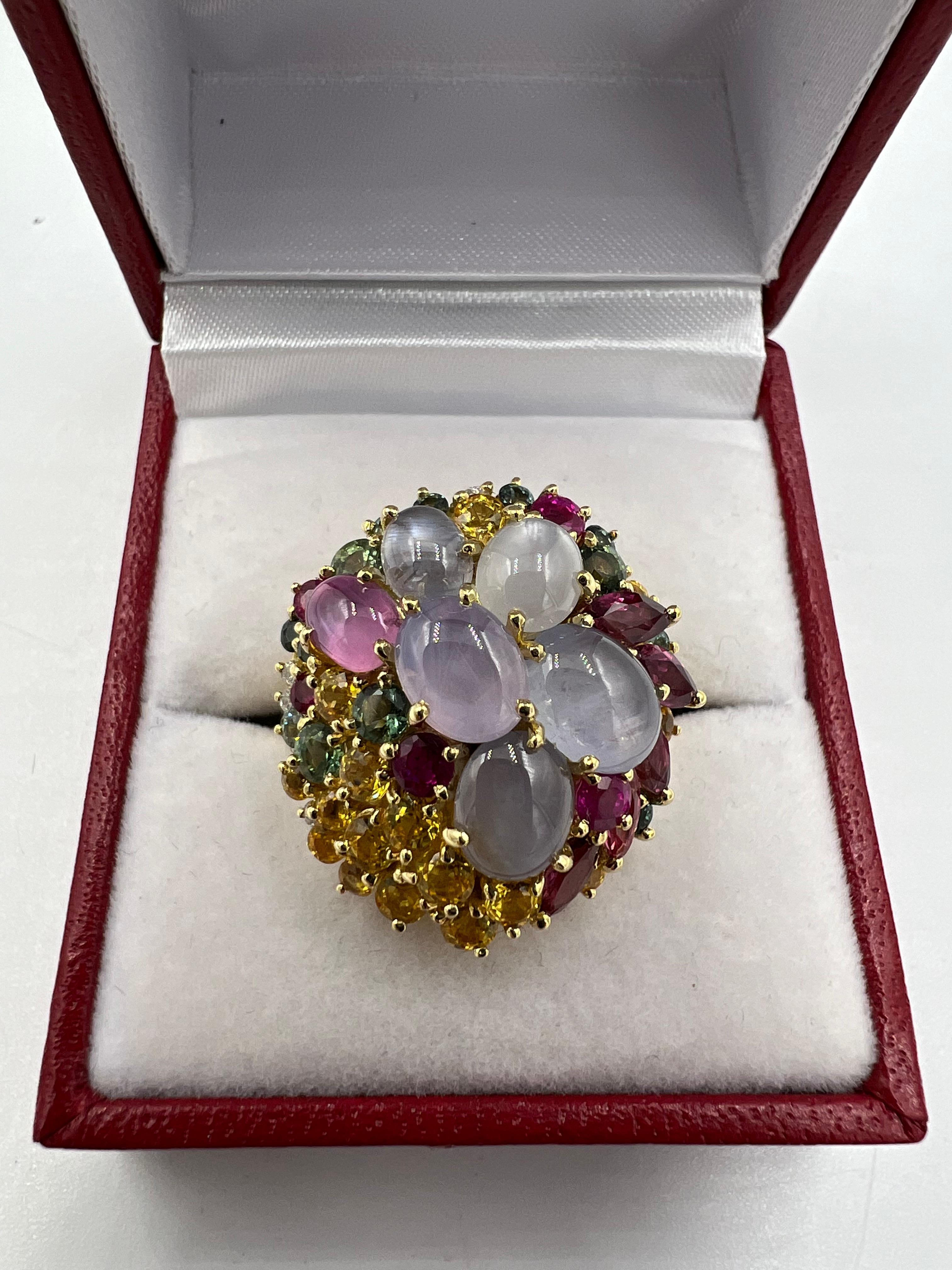 Bague cocktail en or jaune avec saphirs étoilés et saphirs multicolores et diamants en vente 5