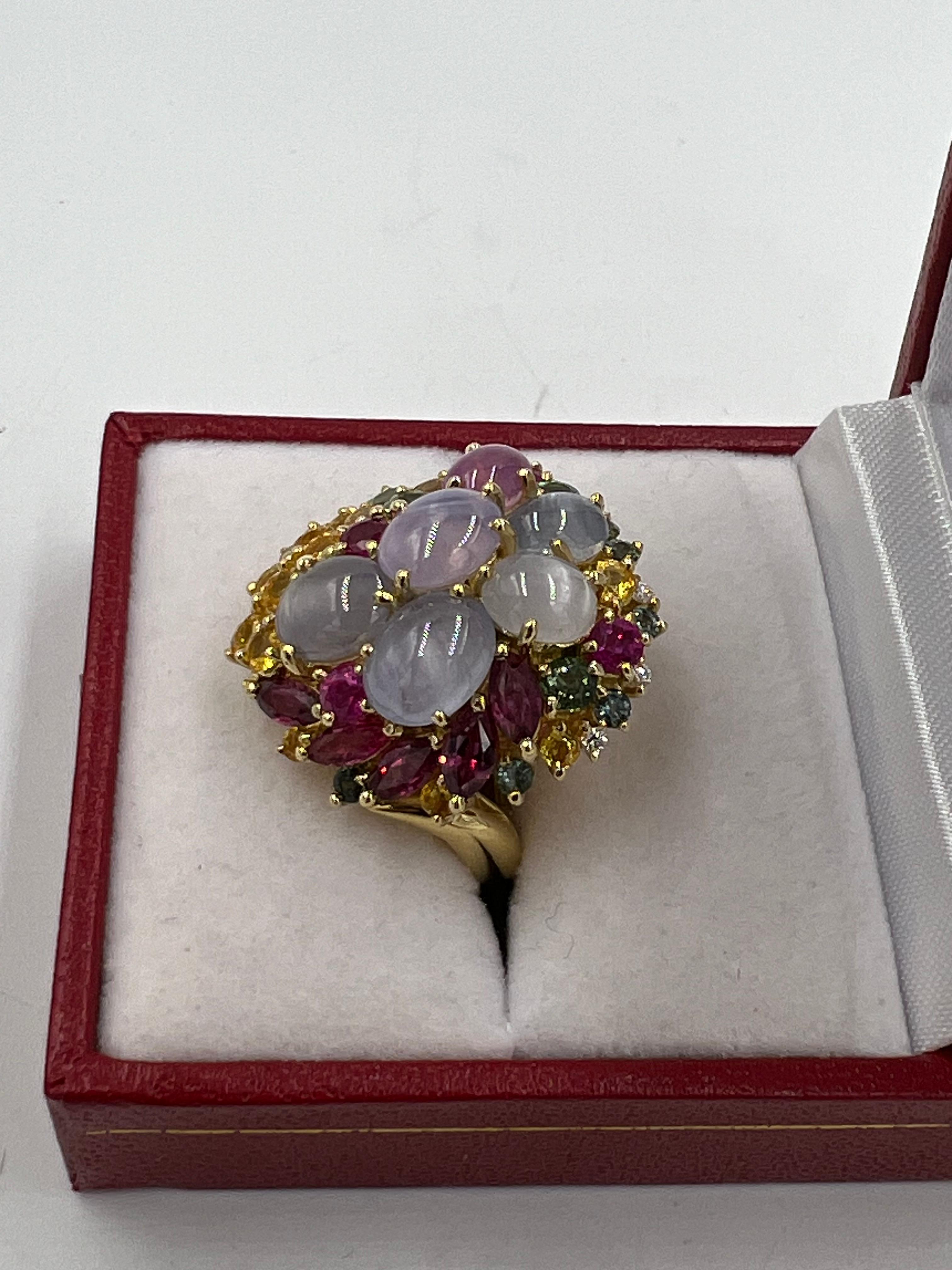 Bague cocktail en or jaune avec saphirs étoilés et saphirs multicolores et diamants en vente 7