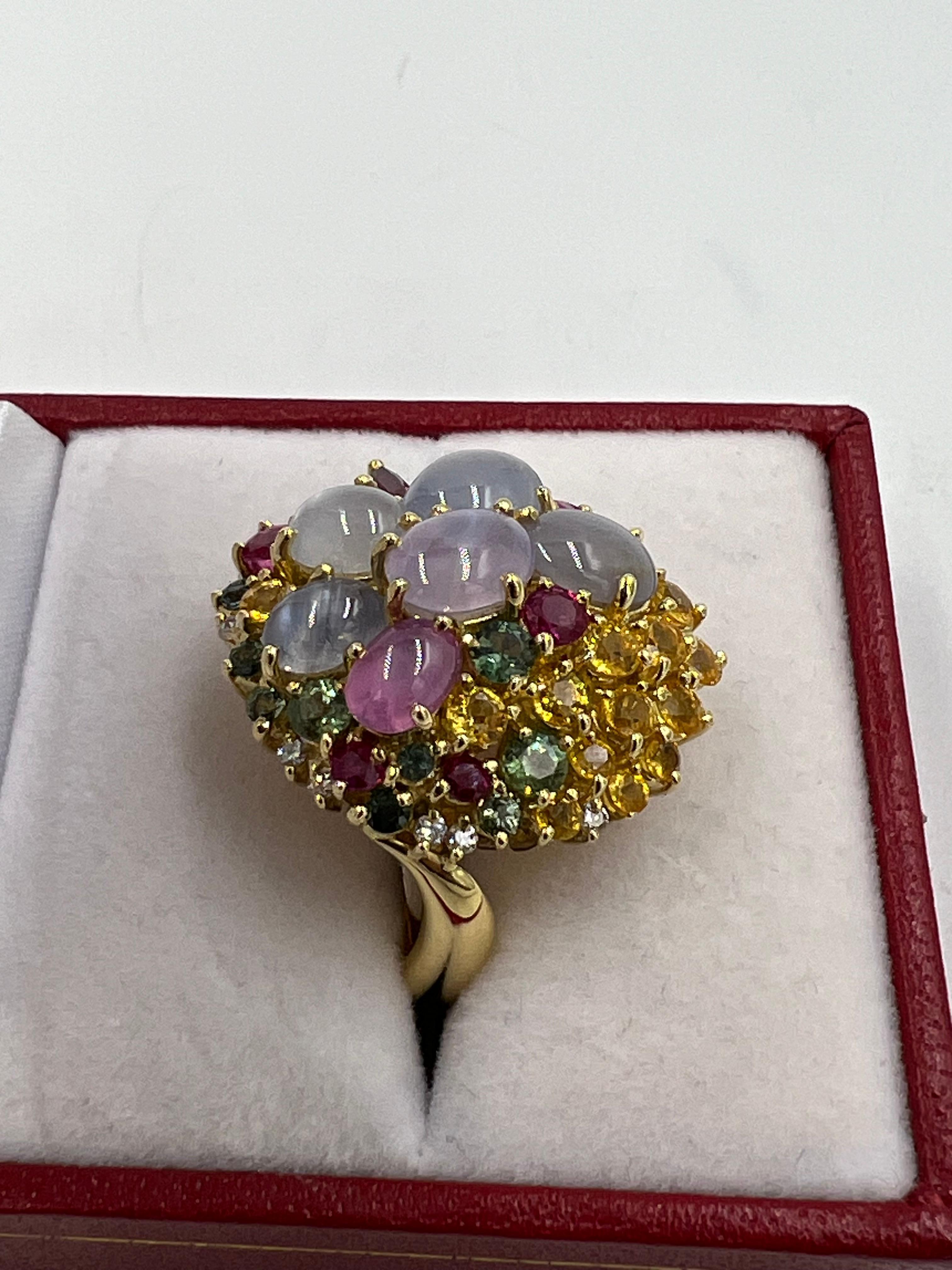 Bague cocktail en or jaune avec saphirs étoilés et saphirs multicolores et diamants en vente 8