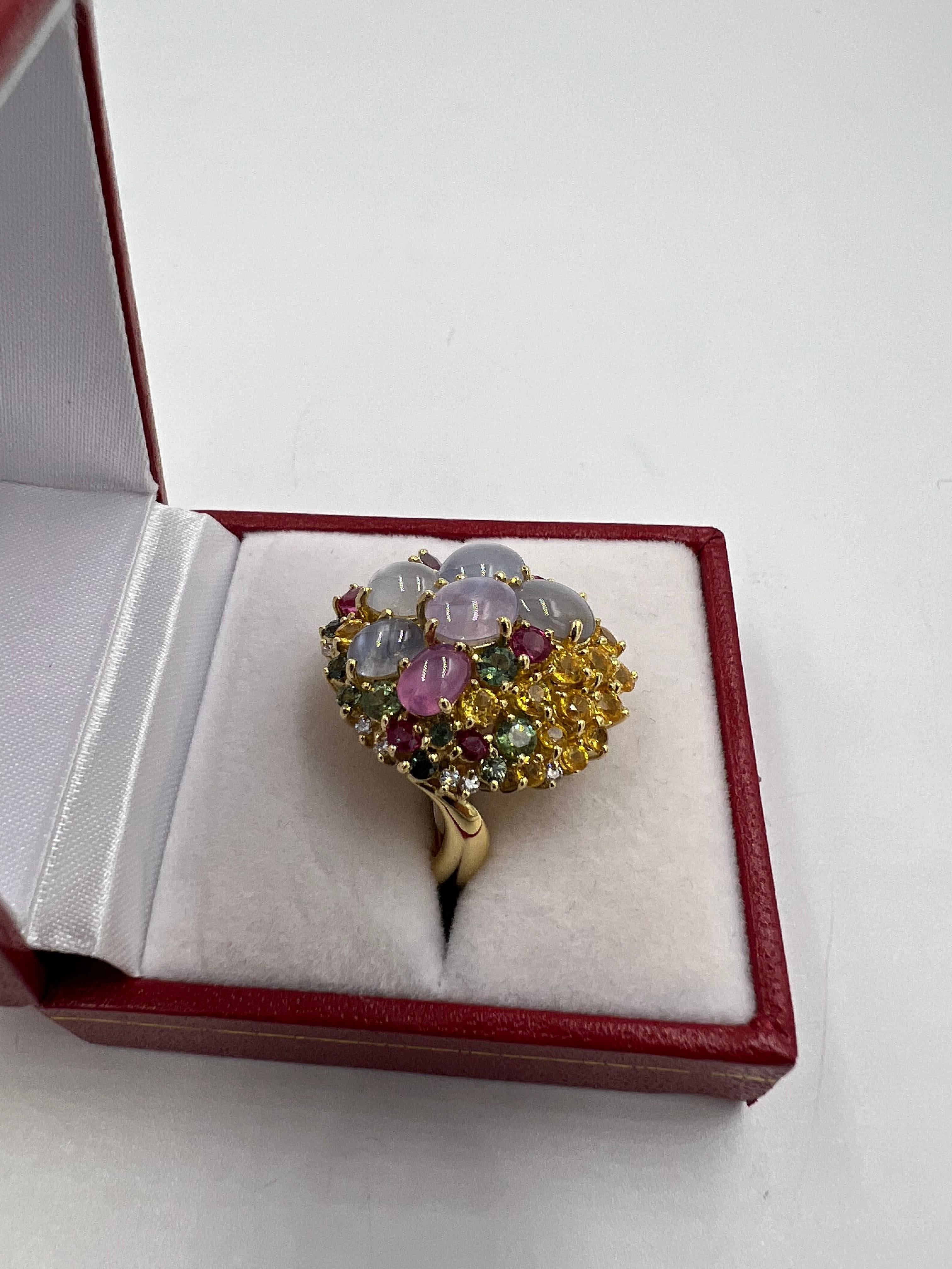 Bague cocktail en or jaune avec saphirs étoilés et saphirs multicolores et diamants en vente 9