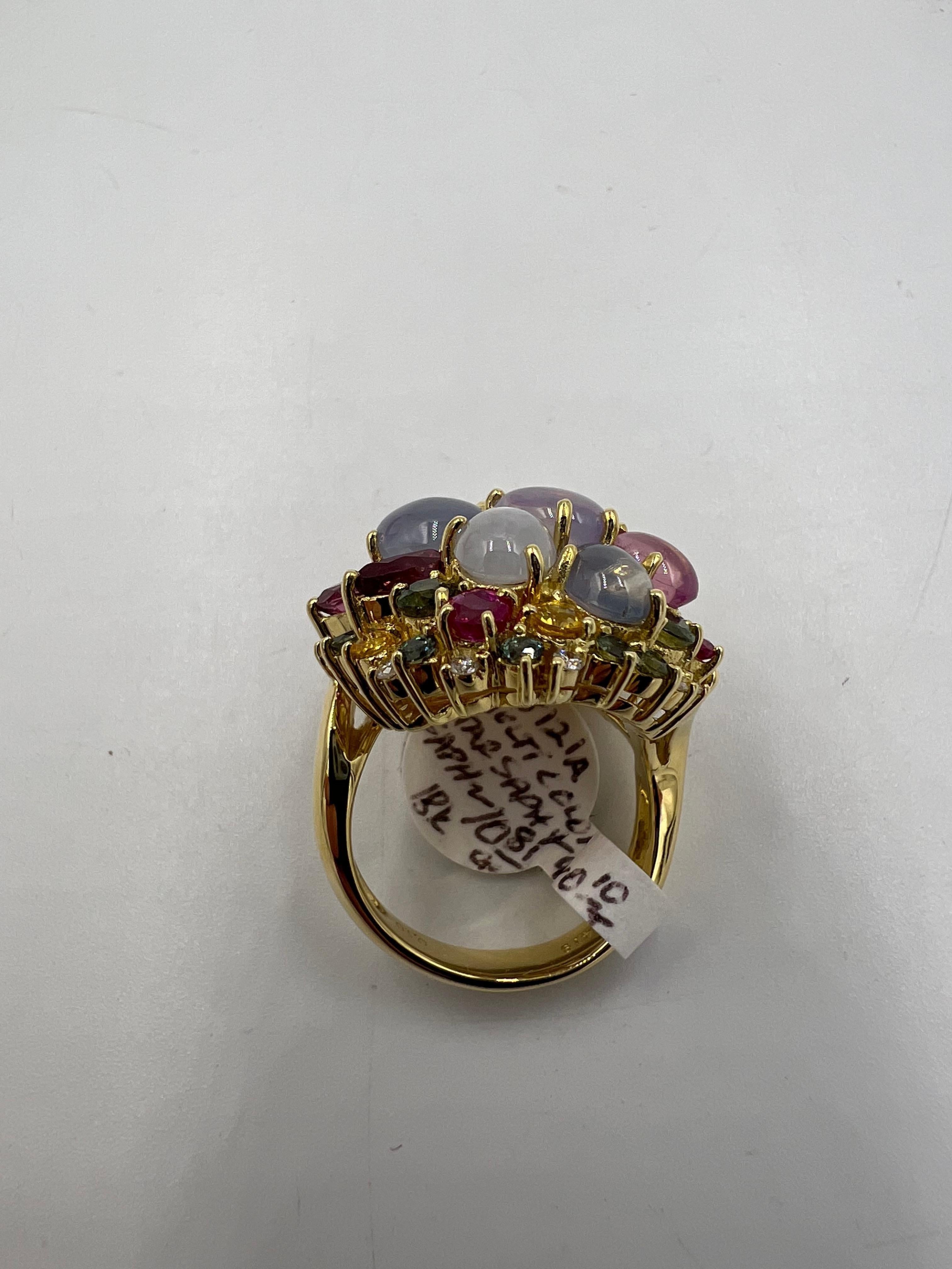 Bague cocktail en or jaune avec saphirs étoilés et saphirs multicolores et diamants en vente 11