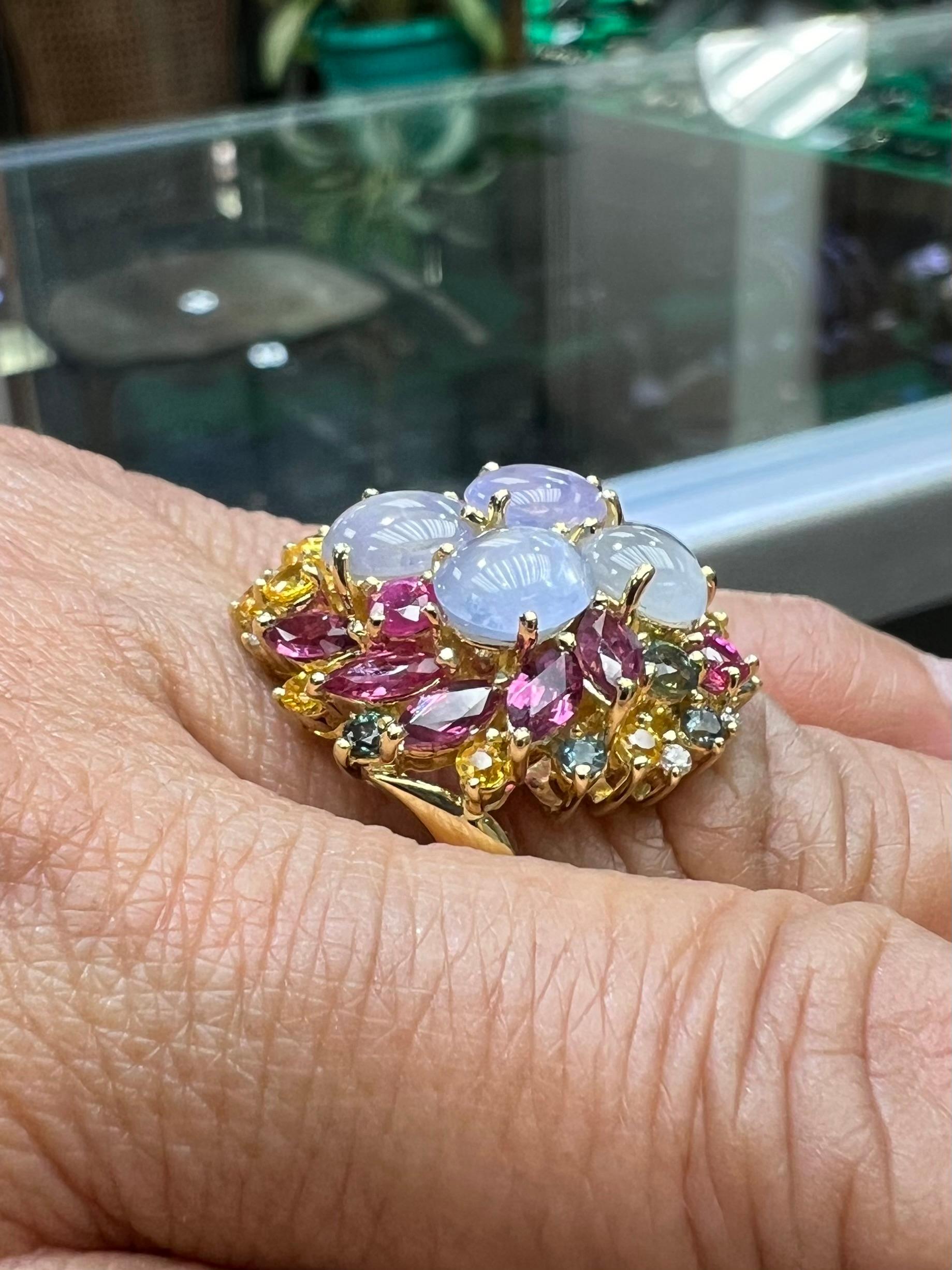 Taille mixte Bague cocktail en or jaune avec saphirs étoilés et saphirs multicolores et diamants en vente