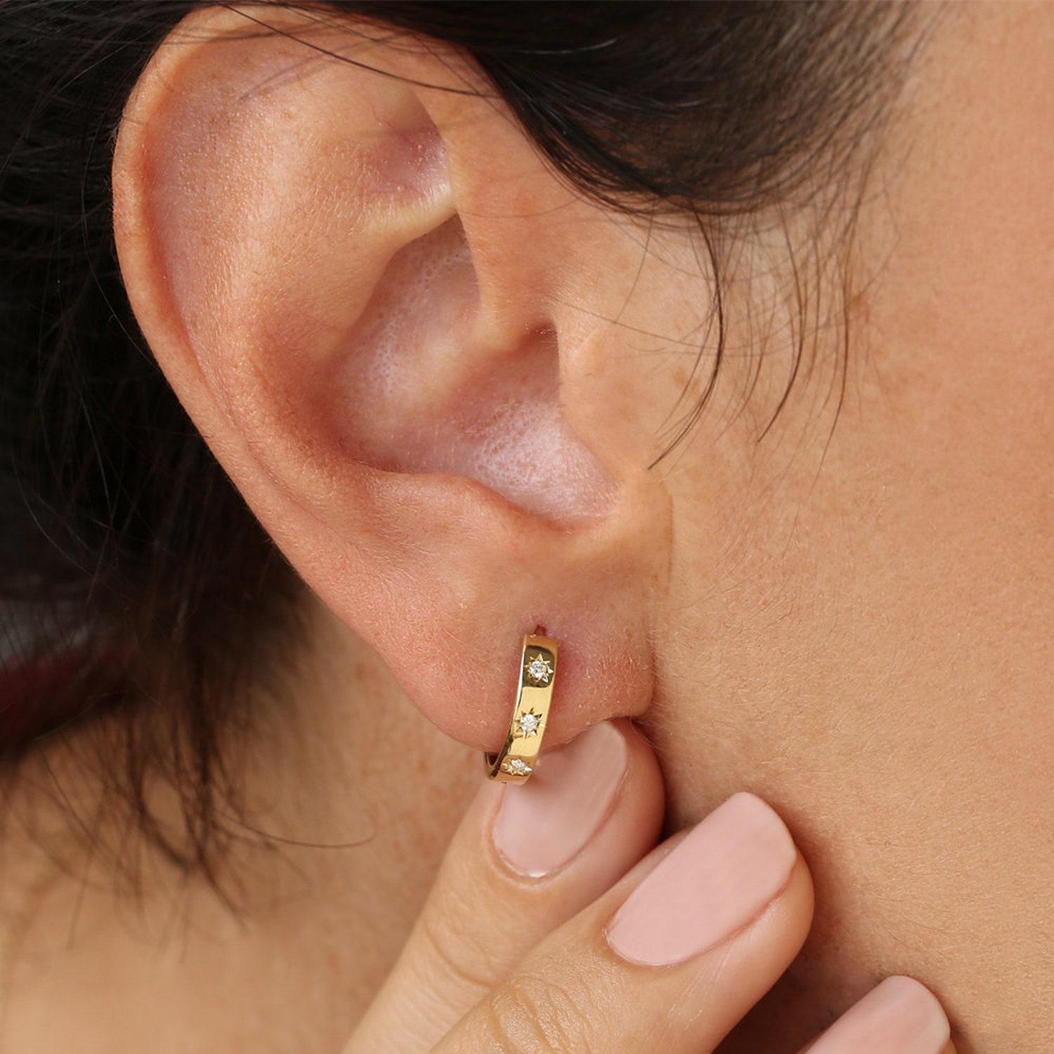 Women's Star Setting Diamond Earring / 14k Gold Diamond Hoop Earrings / Minimal Earrings For Sale