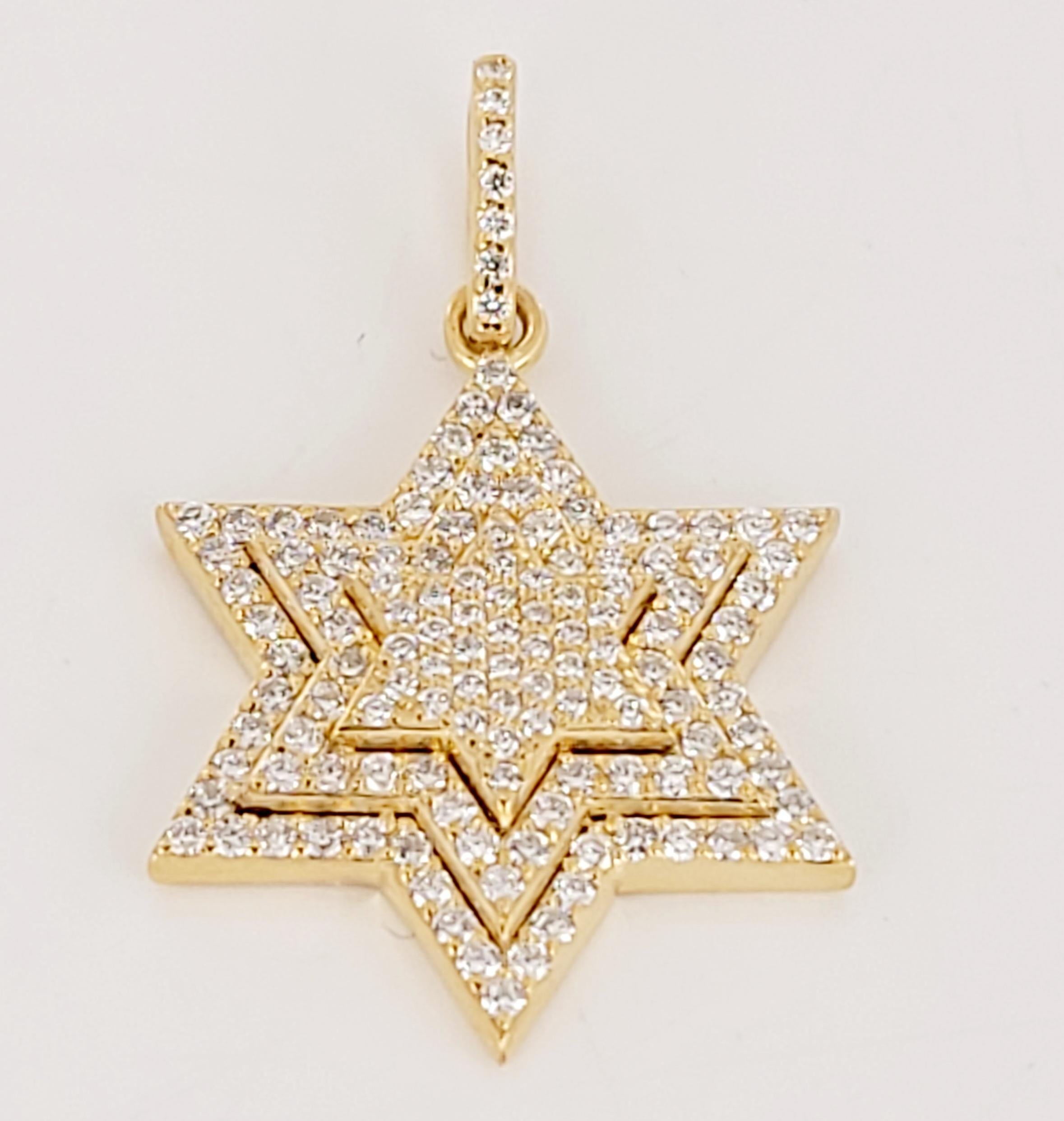 Taille ronde Pendentif étoile en or jaune 14 carats avec diamants en vente