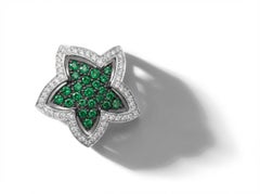 Star-Shaped 18K White Gold Brooch with Tsavorites and Brilliant-Cut Diamonds