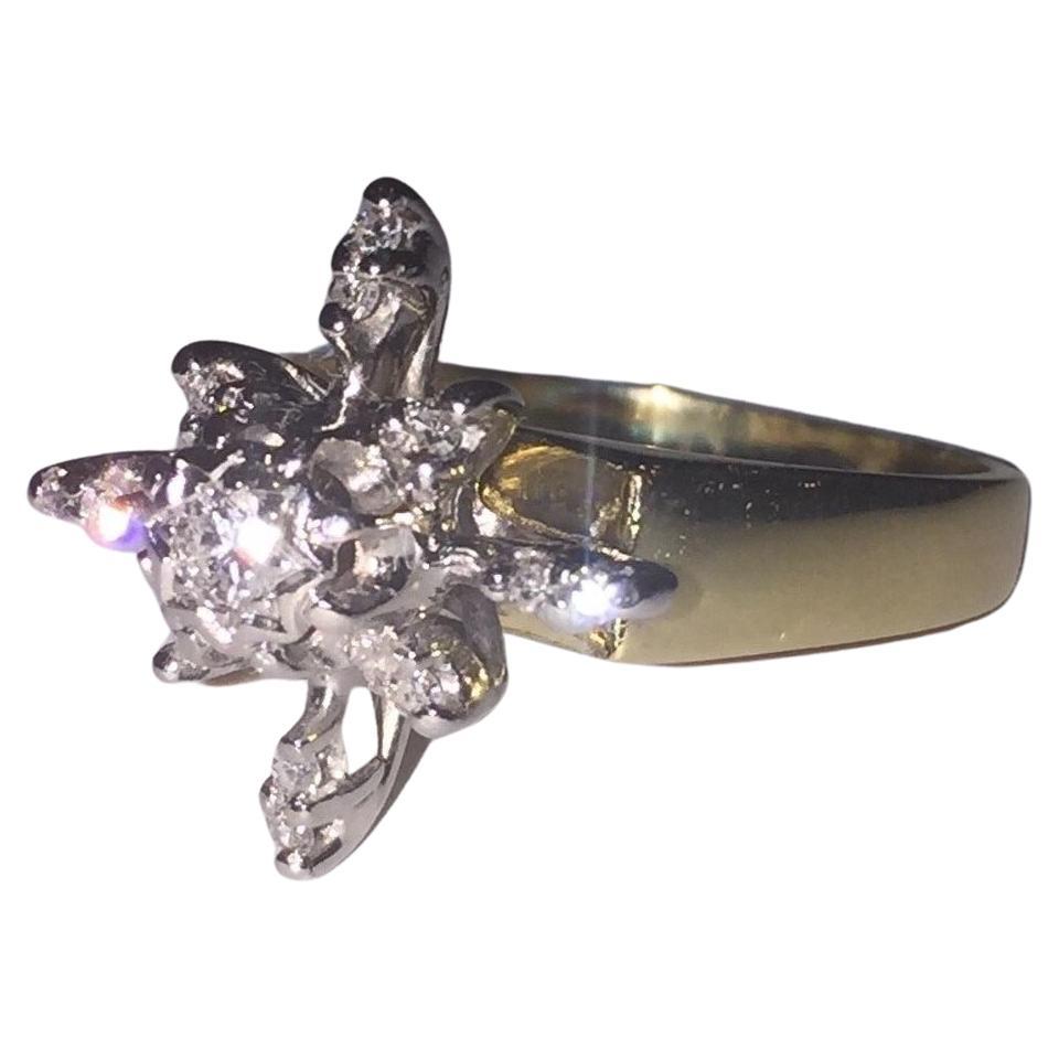 Star-förmiger Diamant (0,35 Karat insgesamt) Cocktail-Ring aus 18 Karat 18 Karat 750 Gelbgold. (Rundschliff) im Angebot