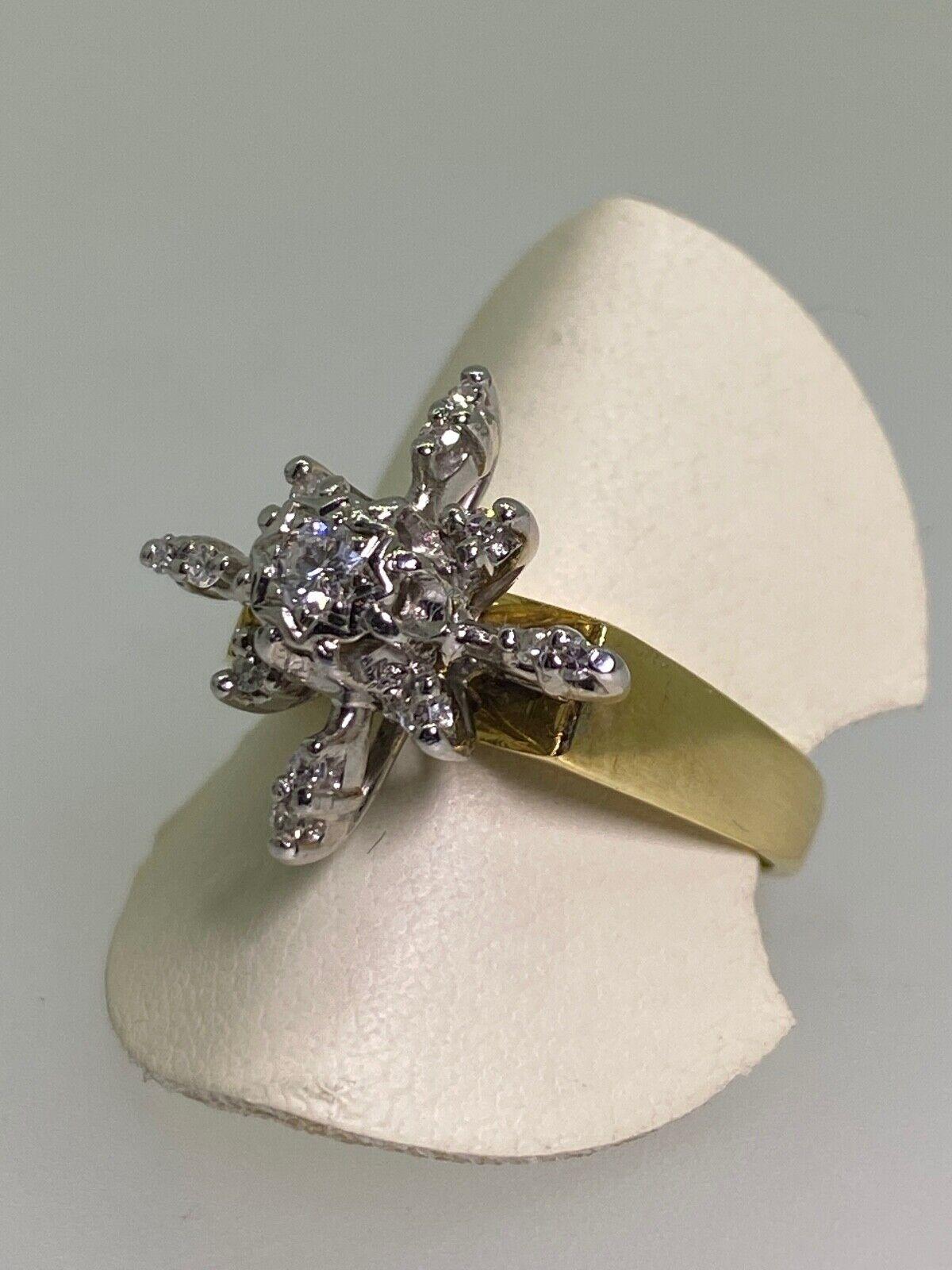 Star-förmiger Diamant (0,35 Karat insgesamt) Cocktail-Ring aus 18 Karat 18 Karat 750 Gelbgold. im Zustand „Hervorragend“ im Angebot in MELBOURNE, AU