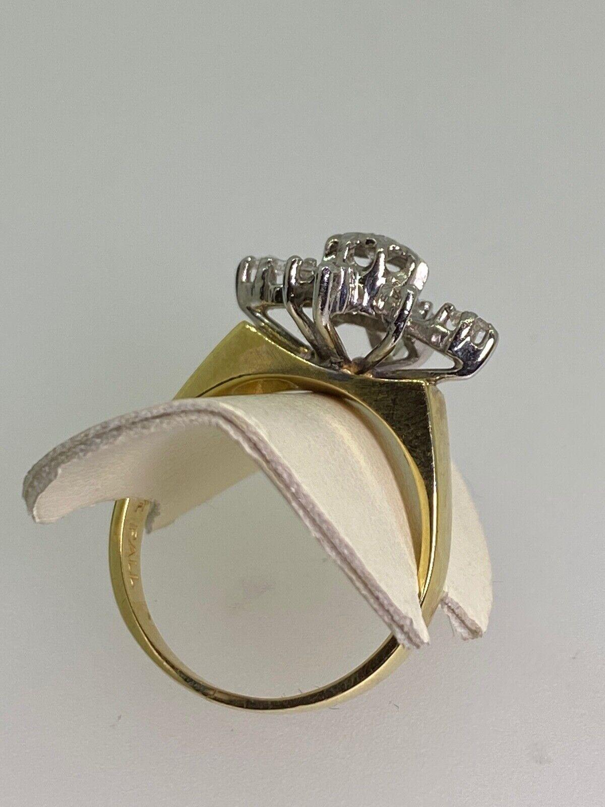 Star-förmiger Diamant (0,35 Karat insgesamt) Cocktail-Ring aus 18 Karat 18 Karat 750 Gelbgold. im Angebot 1