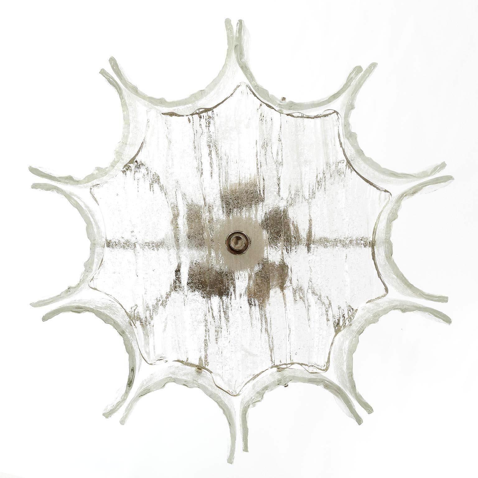 Mid-Century Modern Lustre à suspension en forme d'étoile, moderne du milieu du siècle dernier, en verre, chrome et nickel, 1970 en vente