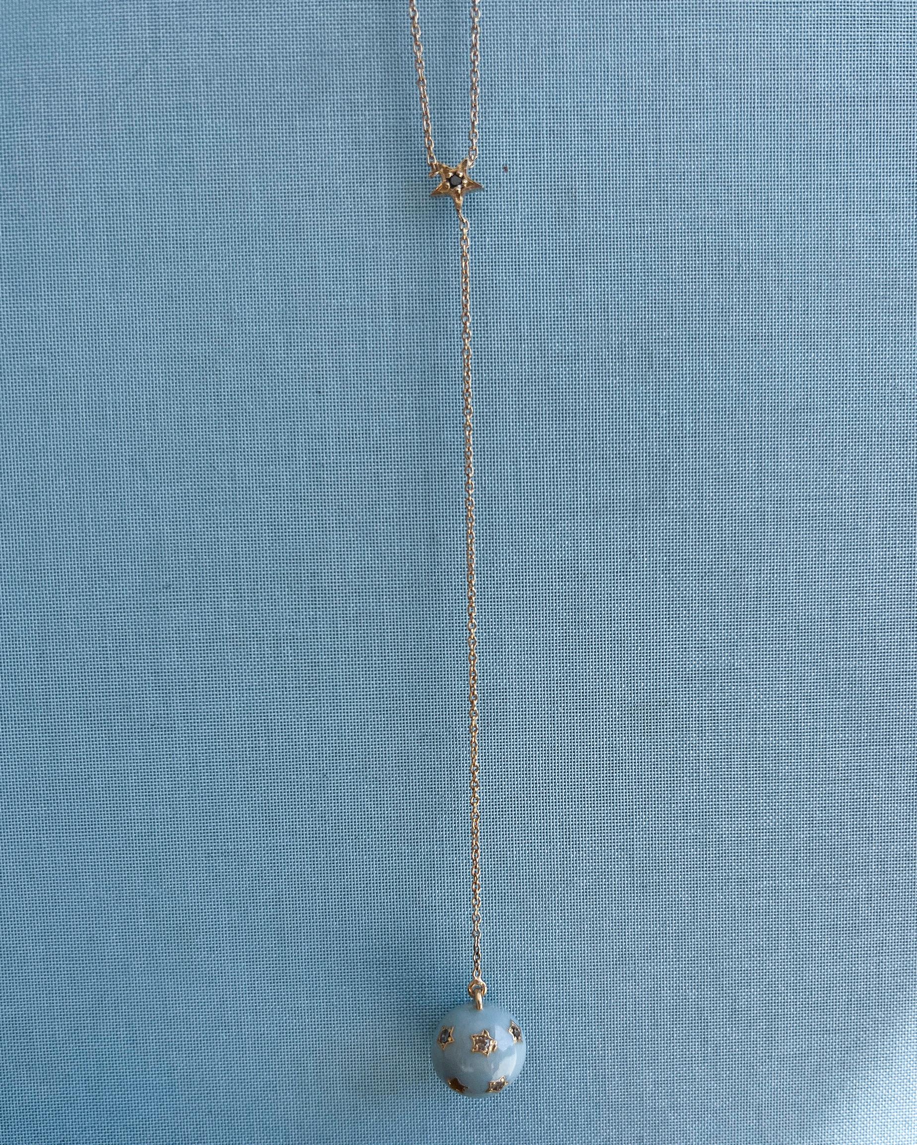Collier sphère étoilée diamants blancs émail bleu ciel - pendentif goutte céleste en vente 1