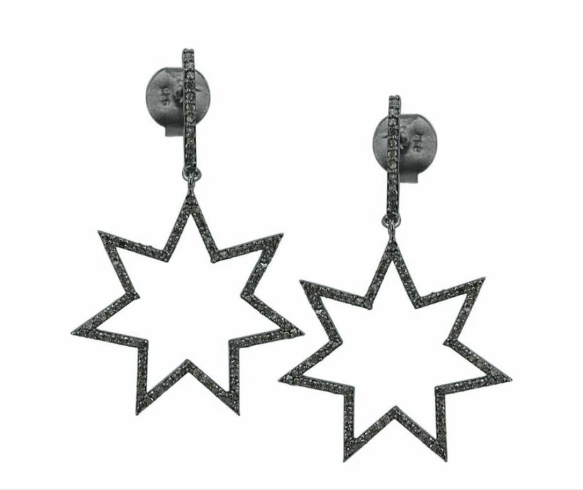 Clous d'oreilles étoilés en argent 925 et diamants pavés cadeau de naissance de la mère en vente 1