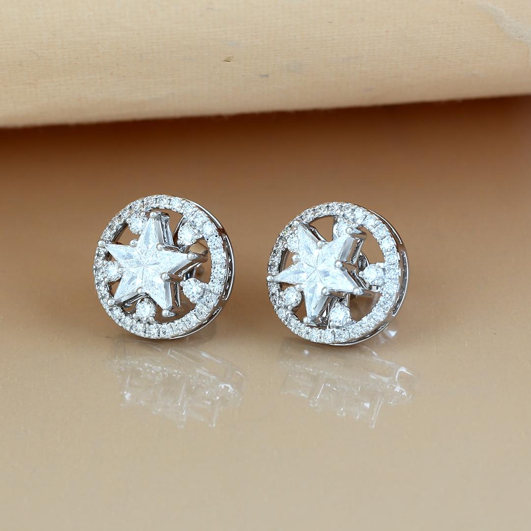 Contemporaneo Borchie a stella e borchie a cerchio in un unico orecchino, separate o in un unico pezzo in oro bianco 18 ct. in vendita