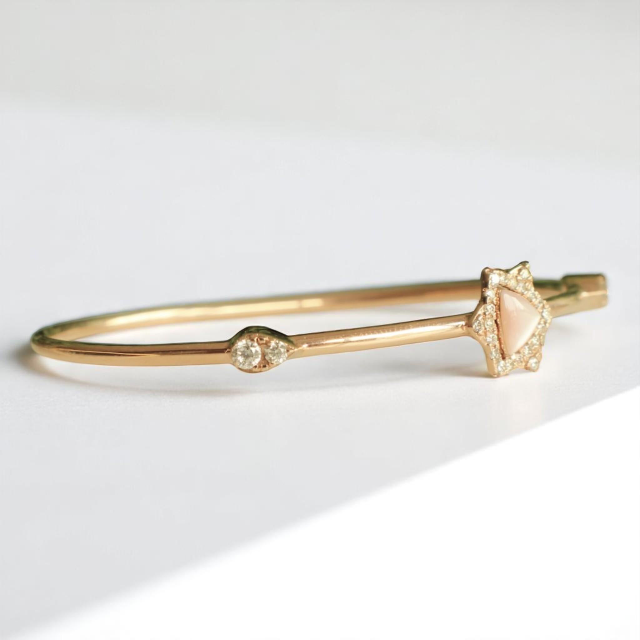 Round Cut Star Triangle Diamond Bracelet in 14K Solid Gold (Certified) For Sale
