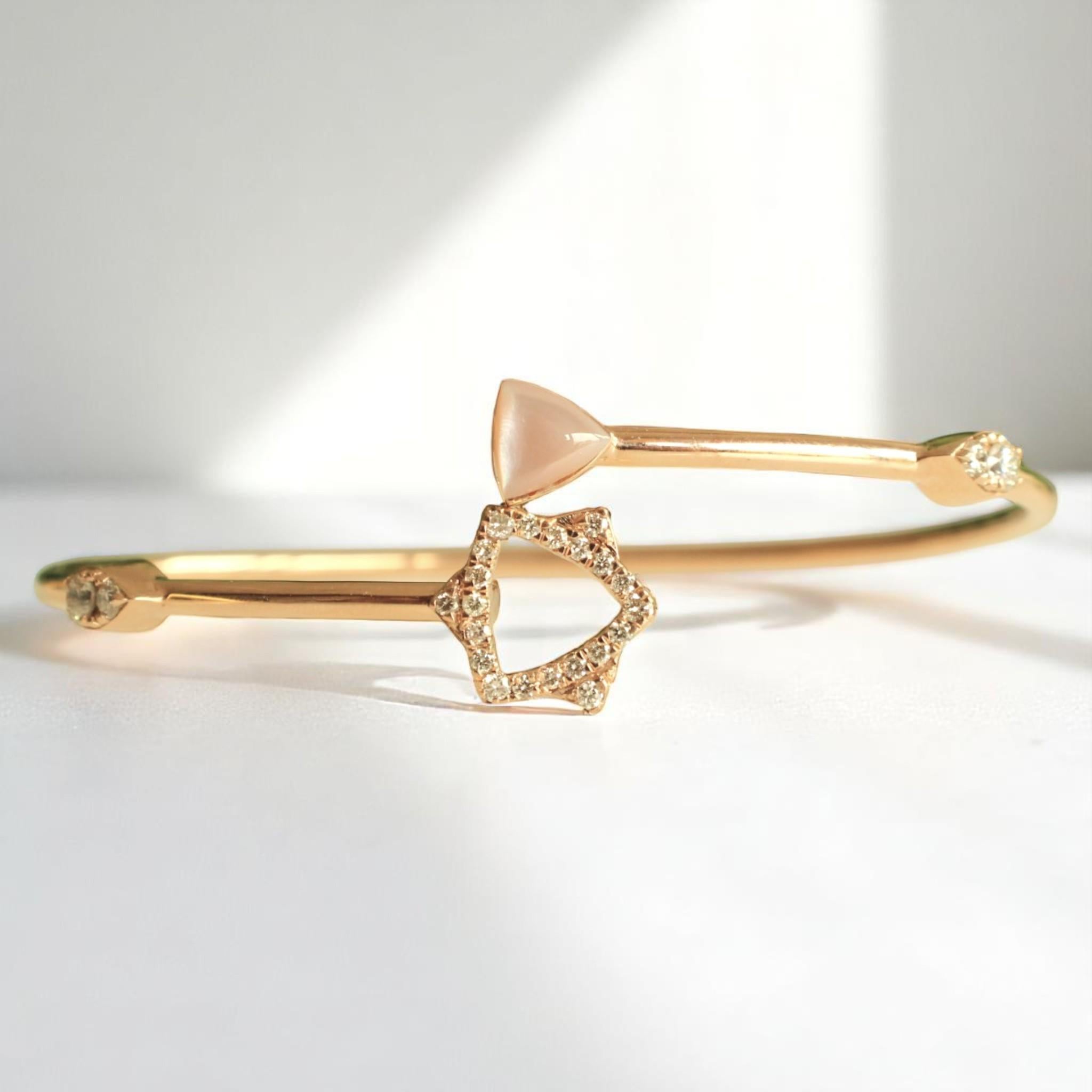 Star Triangle Diamond Bracelet in 14K Solid Gold (Certified) In New Condition For Sale In New Delhi, DL