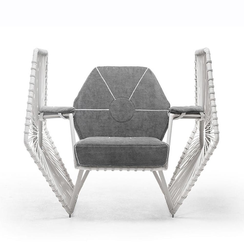 Sessel Star Wars Fighter weiß mit grauem Finish
rückenlehne und Sitz. Mit Aluminiumstruktur und
polyethylen geflochten. Für die Verwendung im Freien und in Innenräumen.
Auch in schwarzer Ausführung erhältlich.
Vorlaufzeit Produktion, wenn auf