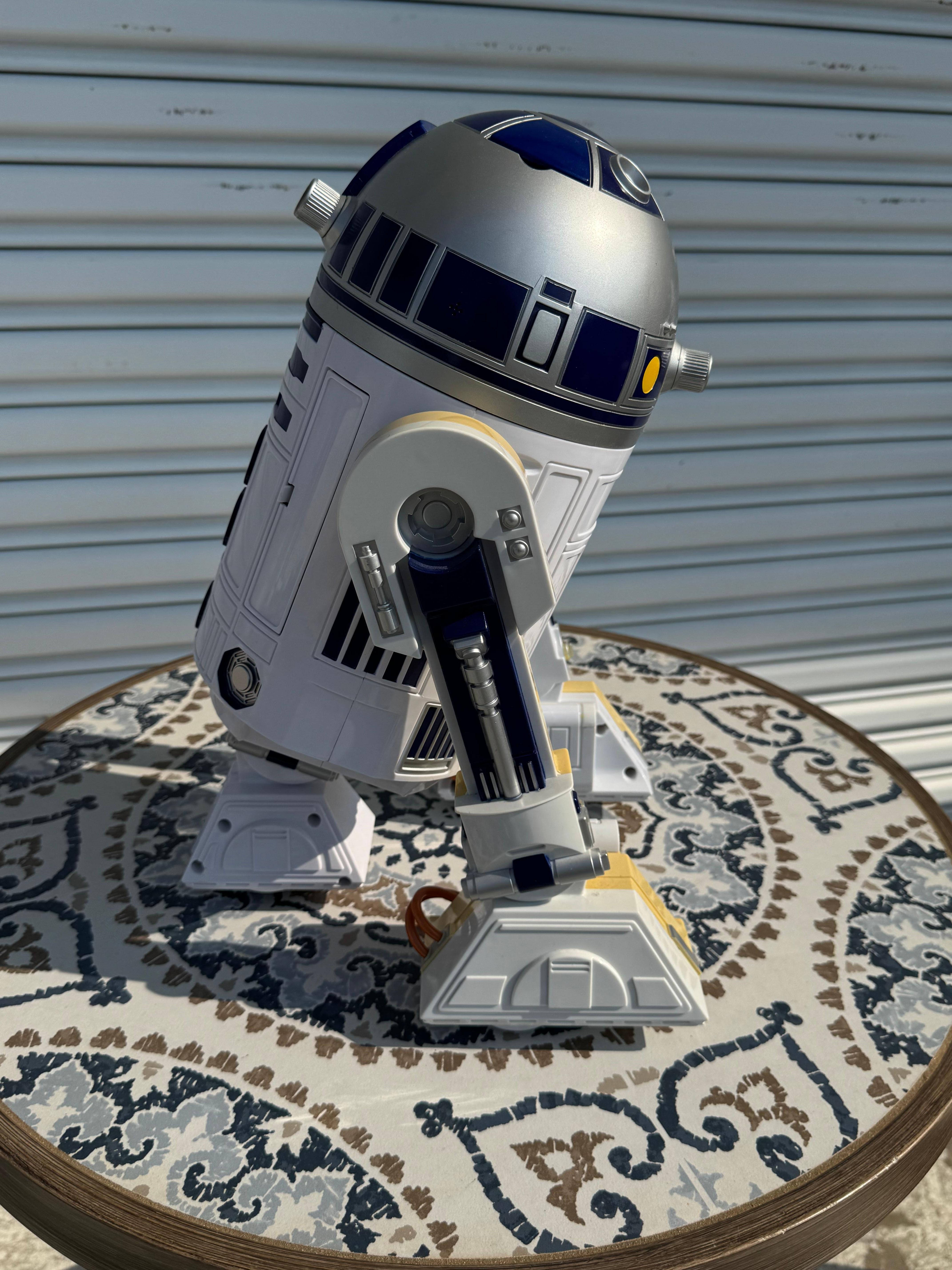 Star Wars R2D2 Voice Activated Toy Robot In Good Condition For Sale In Pasadena, TX