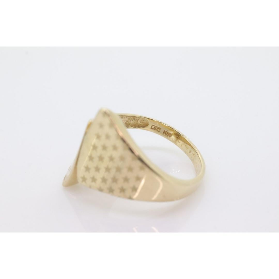 STAR Wide Dome 10k Yellow Gold Band. 10k Etched Star Design bypass ring. Italy In Good Condition For Sale In Port Charlotte, FL
