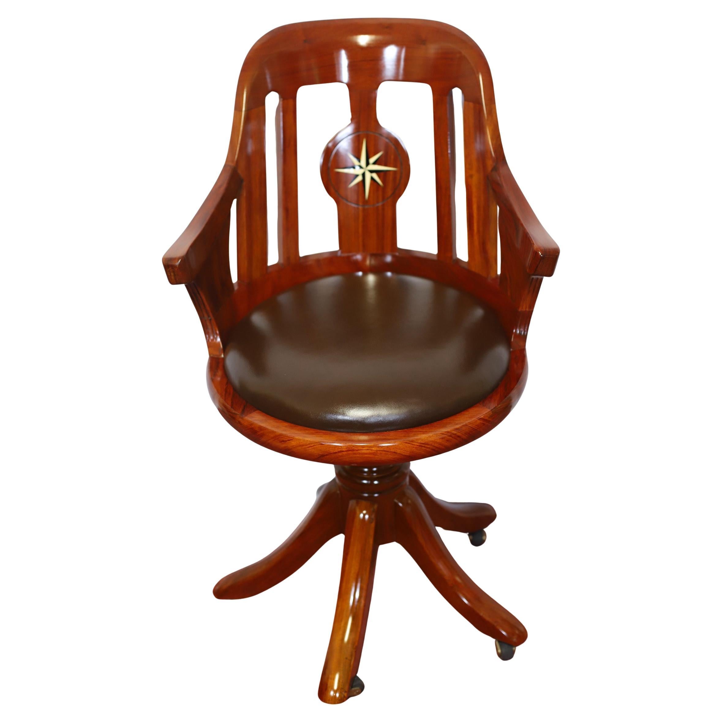 Starbay Atemberaubender Drehstuhl "Normandie" im Angebot