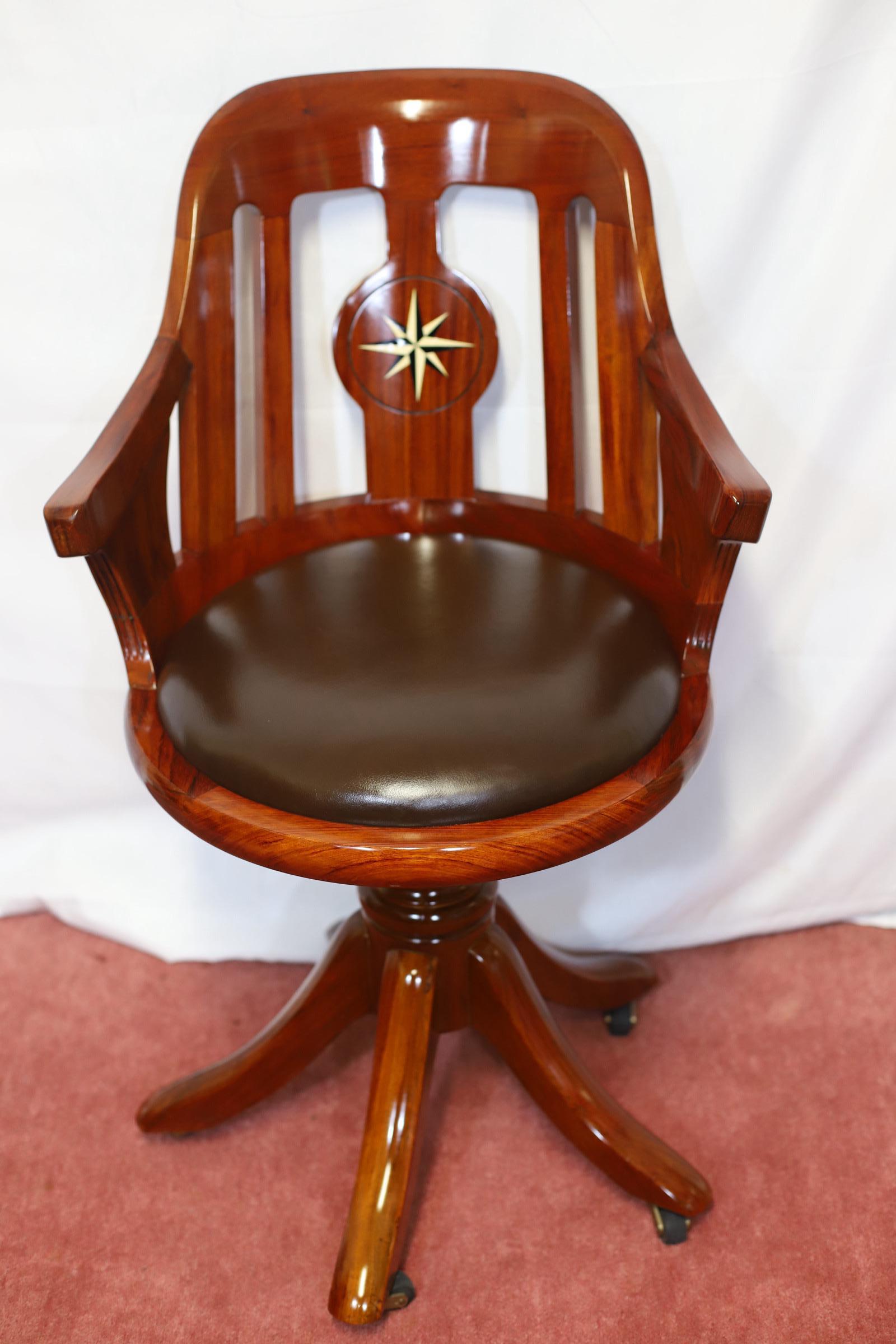 Starbay , Atemberaubender Schreibtisch 'Richelieu' im Campaigner-Stil und Drehstuhl 'Normandie' im Angebot 12