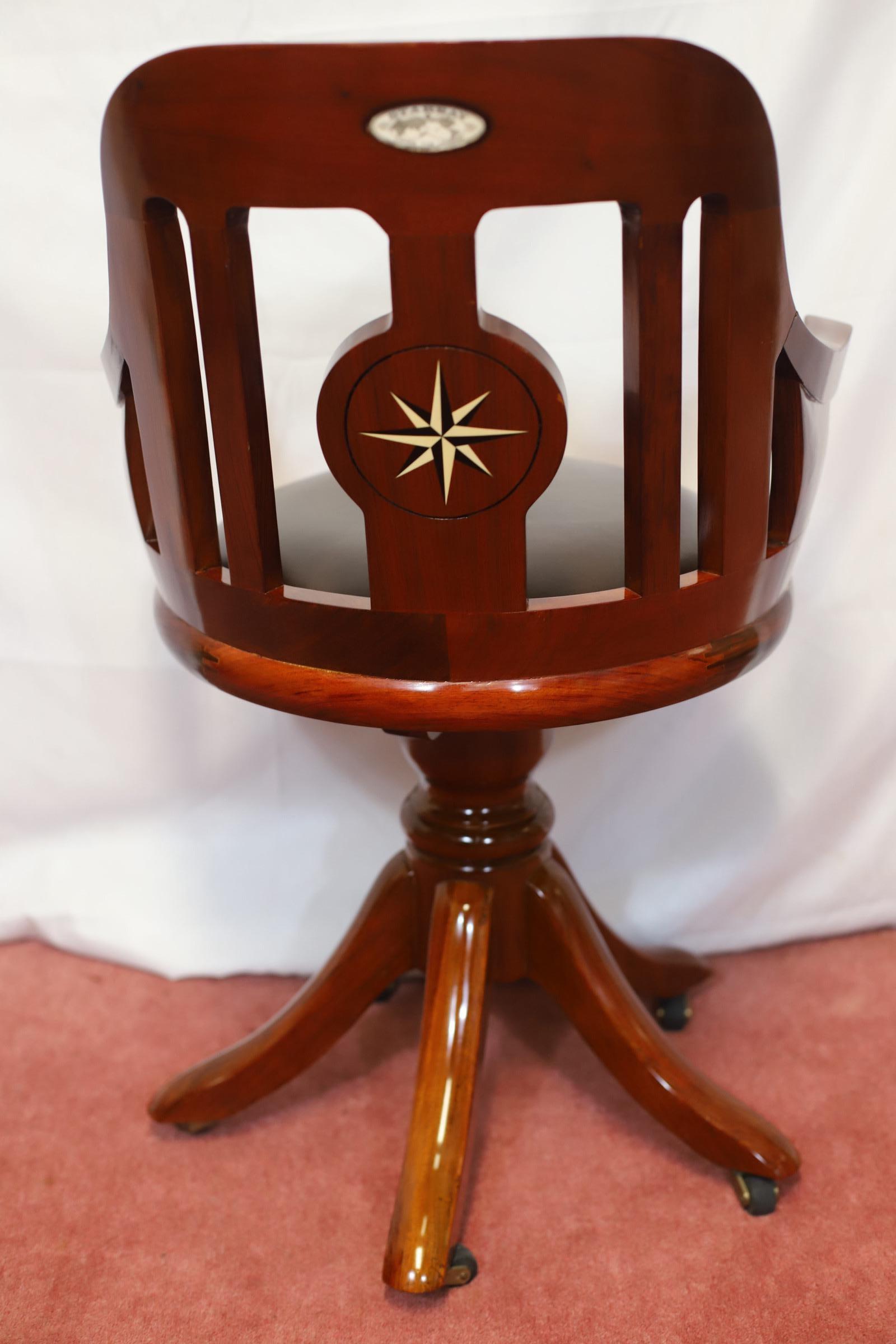 Starbay , Atemberaubender Schreibtisch 'Richelieu' im Campaigner-Stil und Drehstuhl 'Normandie' im Angebot 22