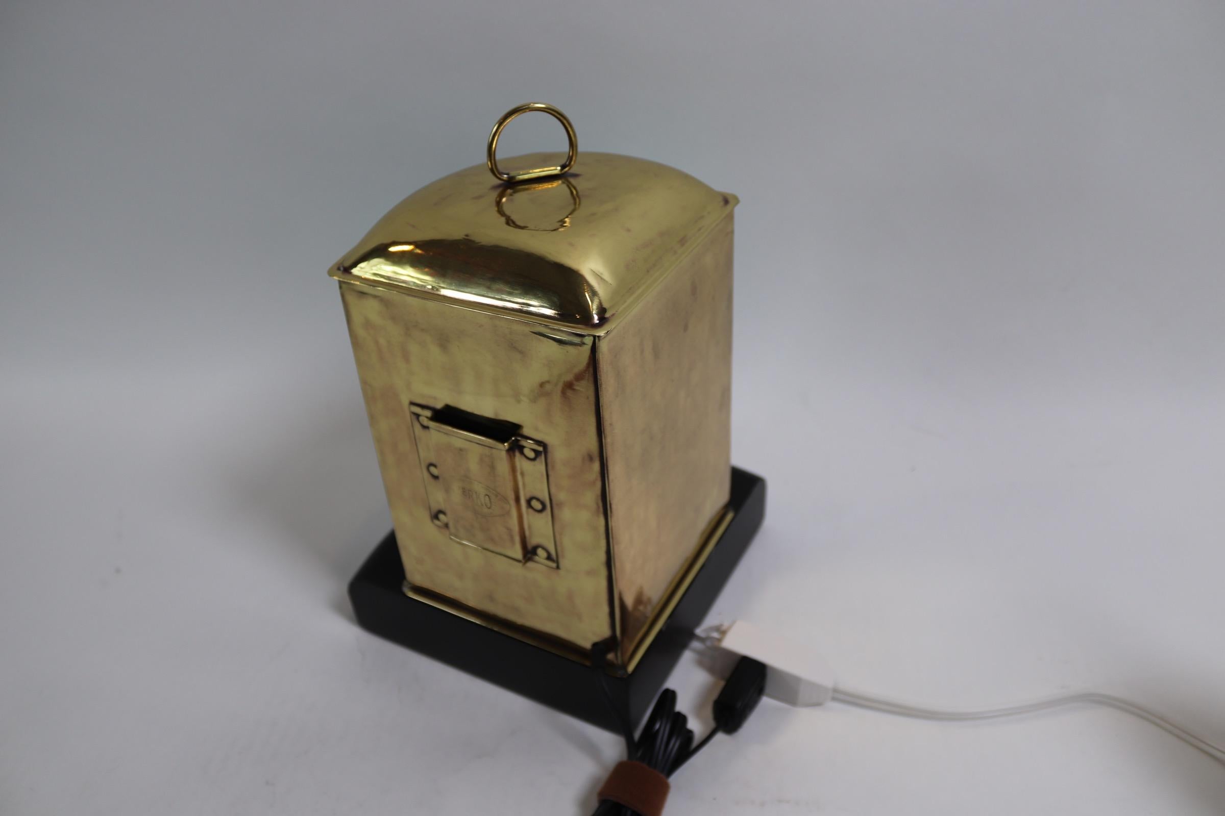 Starboard Boat Lantern of Sold Brass For Sale 2