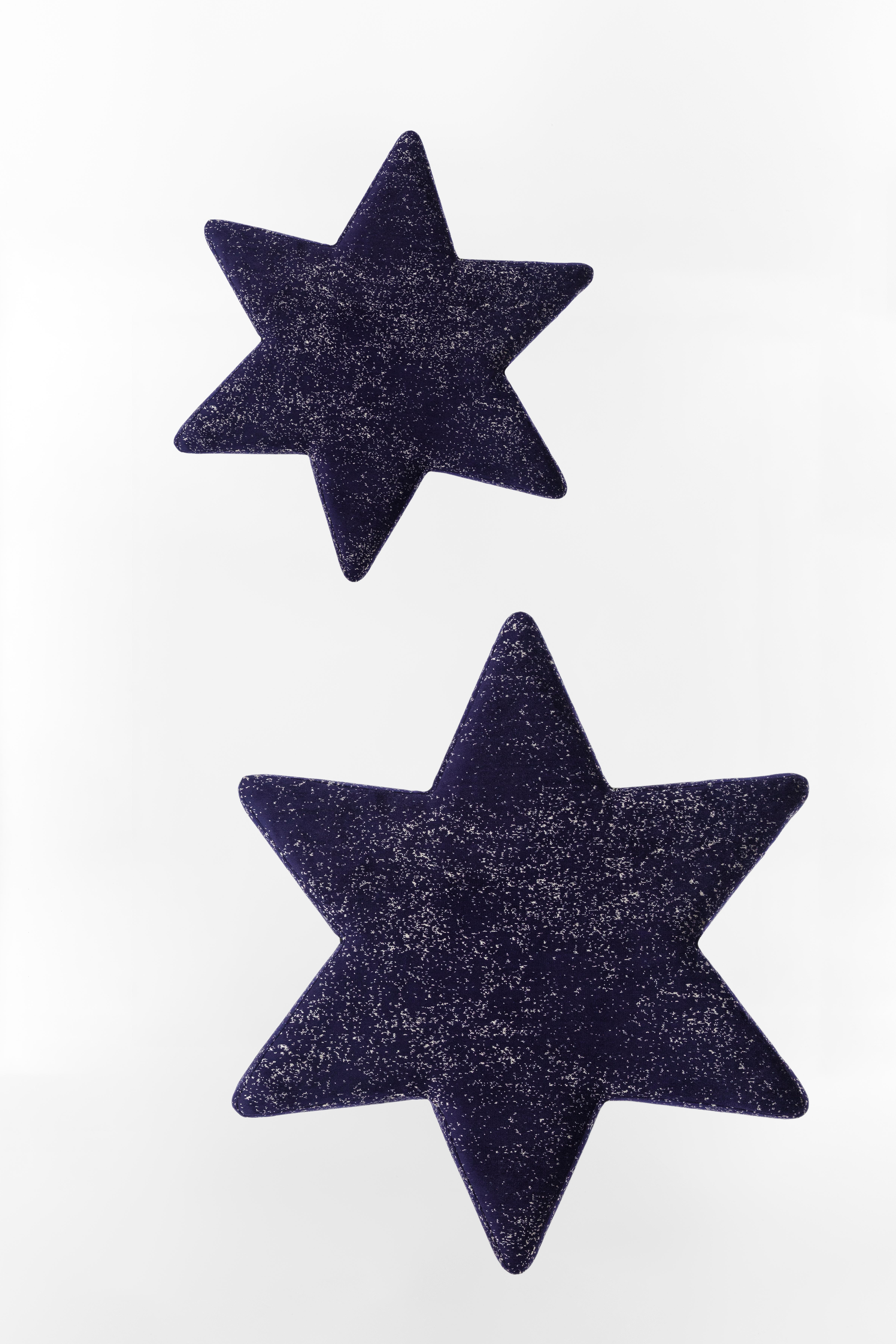 XXI secolo e contemporaneo Pouf Starboy di MERVE KAHRAMAN, cromo lucido e velluto blu scuro glitterato in vendita