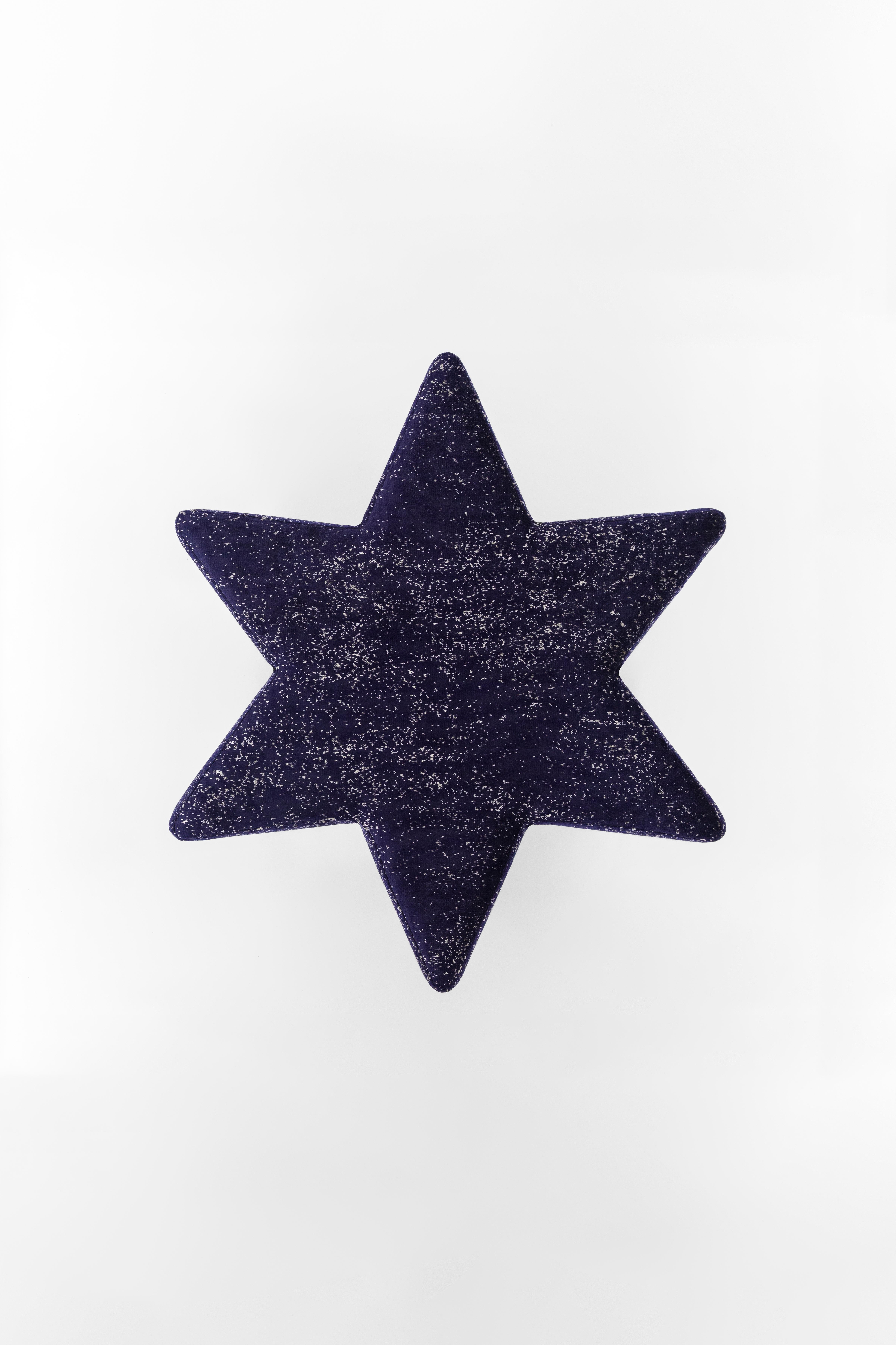 Tappezzeria Pouf Starboy di MERVE KAHRAMAN, cromo lucido e velluto blu scuro glitterato in vendita