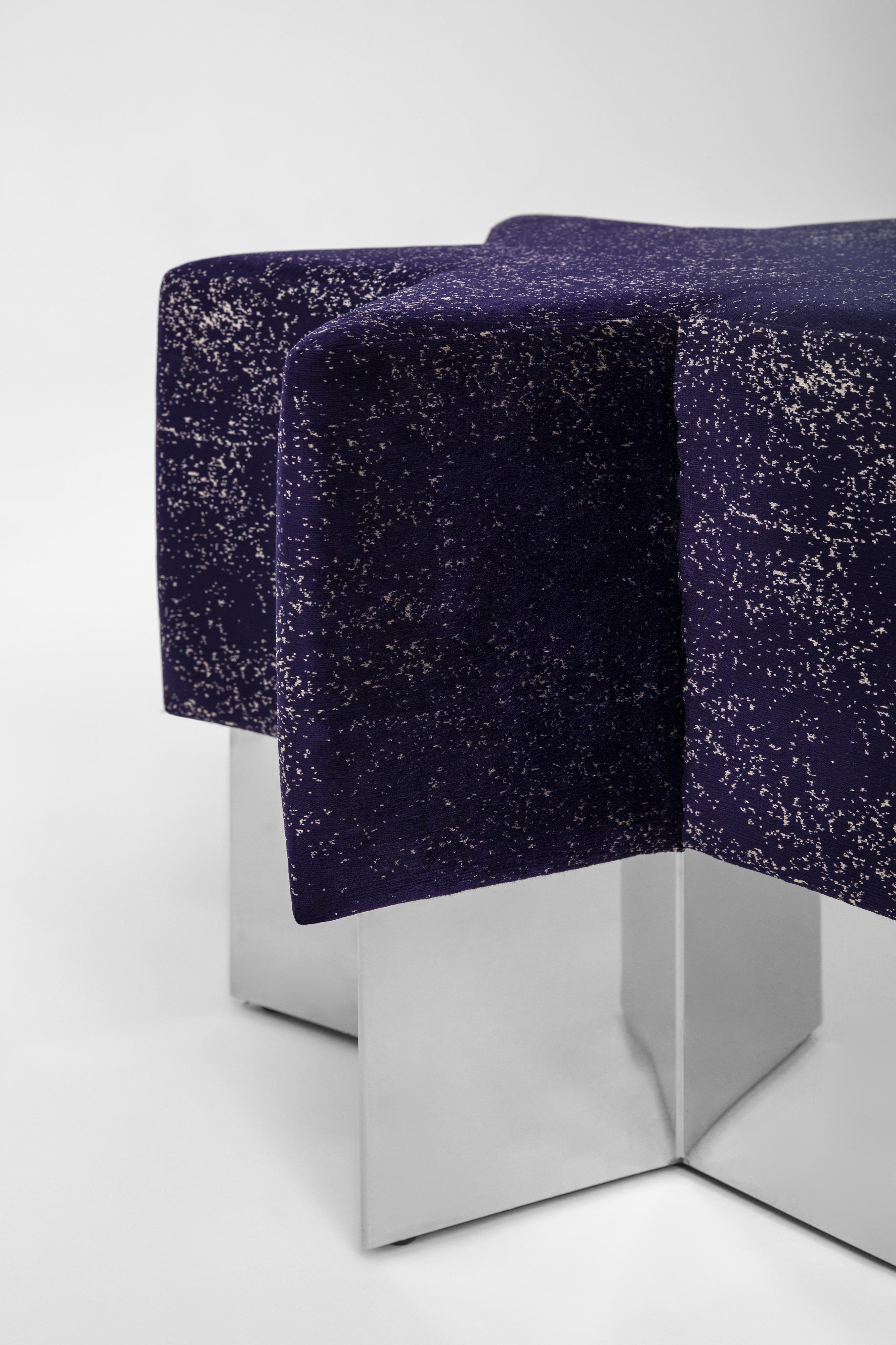 Pouf Starboy di MERVE KAHRAMAN, cromo lucido e velluto blu scuro glitterato in vendita 2
