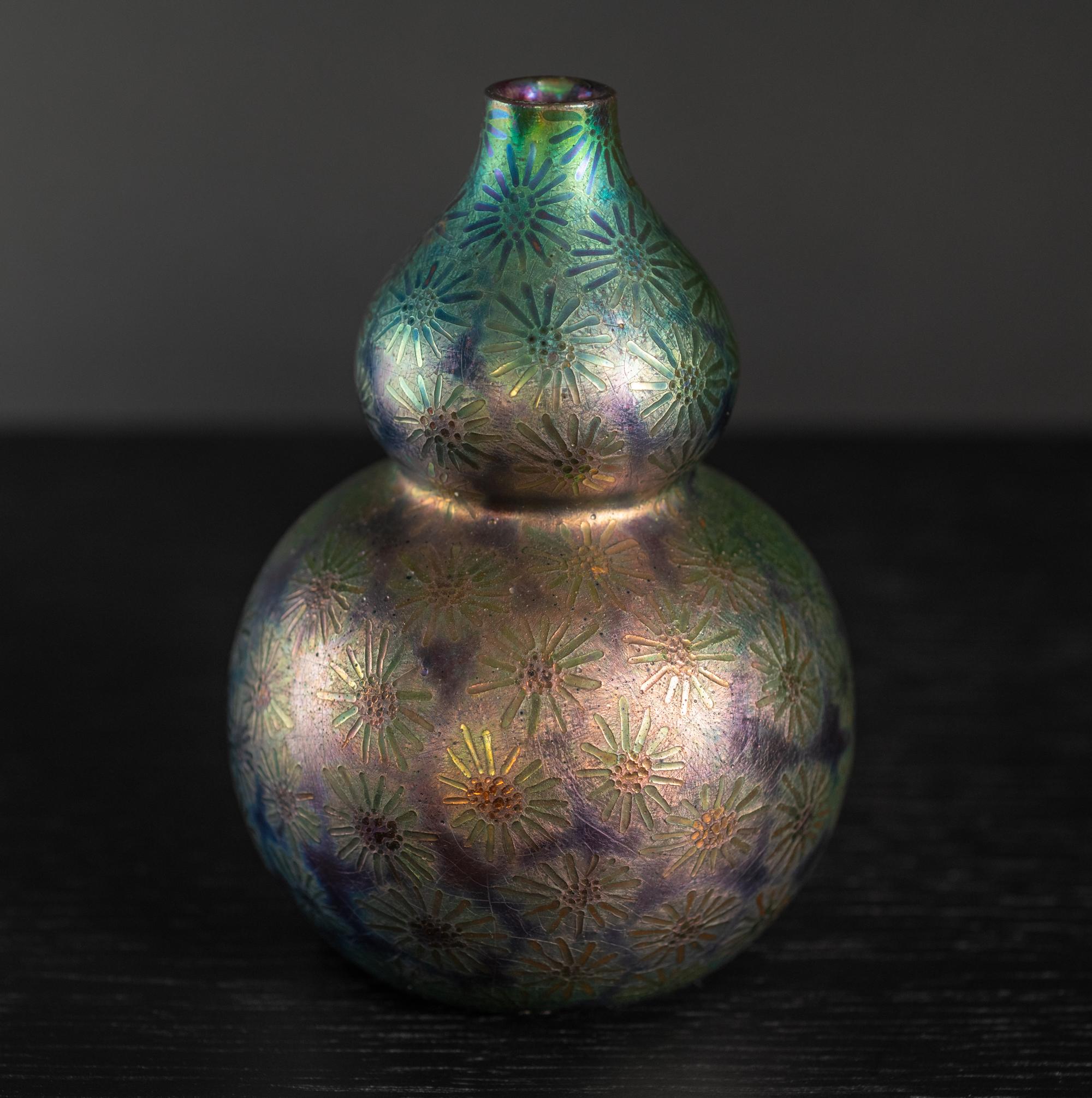 Starburst Art Nouveau Iridescent Vase by Clement Massier In Excellent Condition For Sale In Chicago, US