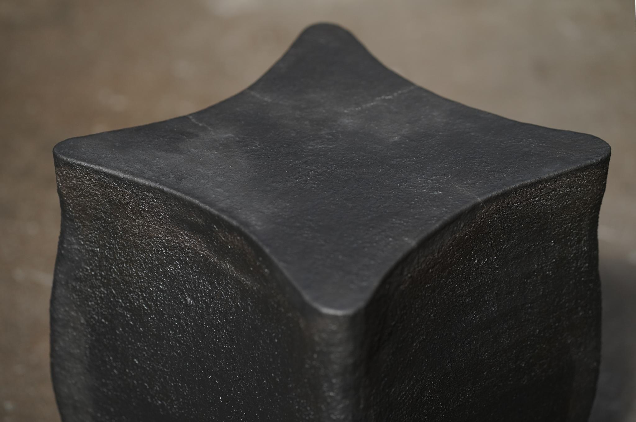 XXIe siècle et contemporain Table d'appoint en céramique étoilée en vente