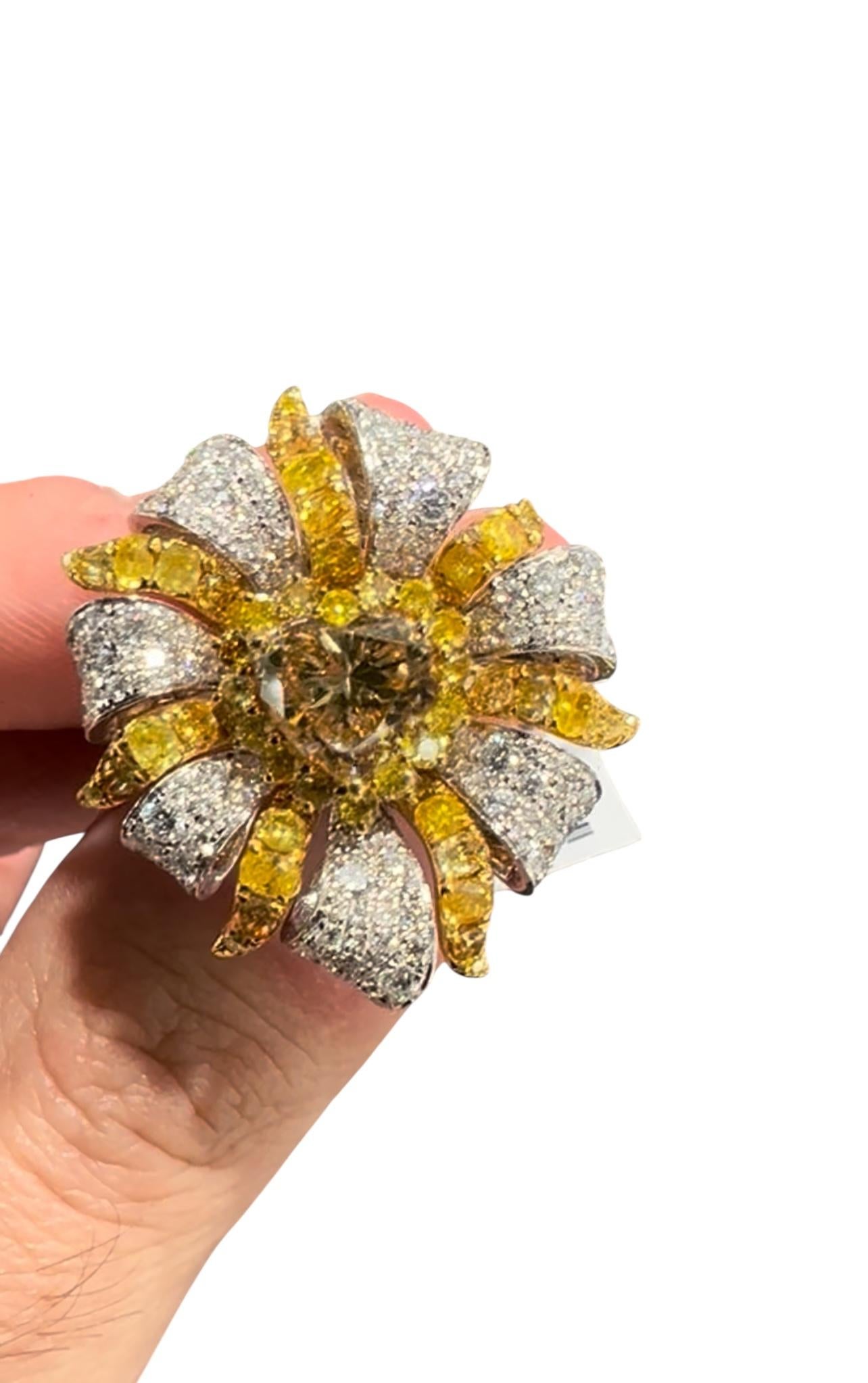 Cuore Anello/pendente da cocktail Starburst in oro 18 carati con diamanti gialli cognac a forma di cuore in vendita