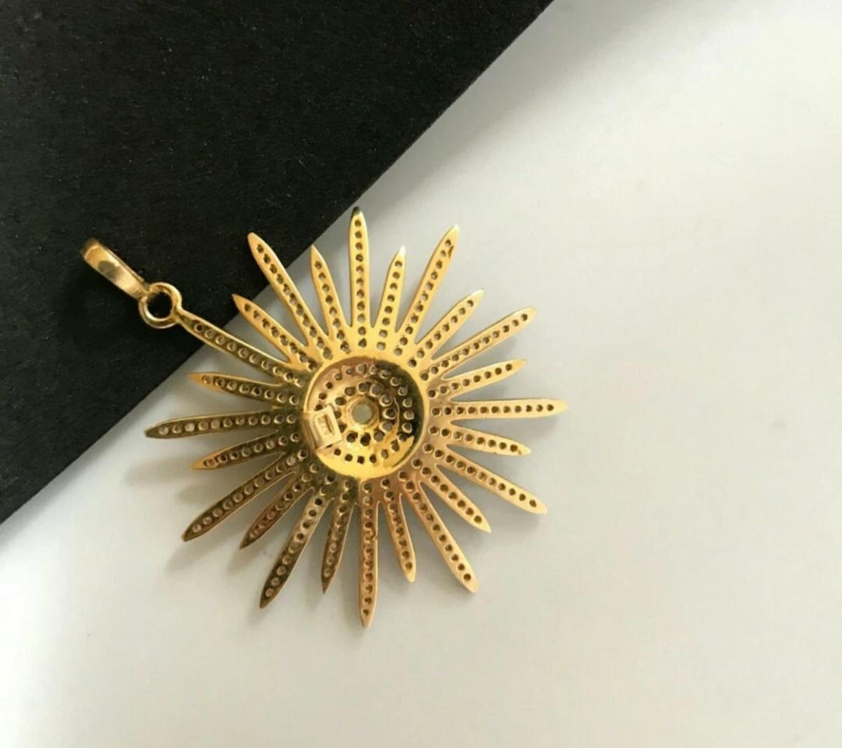 Colgante de diamantes con diseño de estallido de estrellas Plata 925 Hecho a mano Regalo para mamá Collar con estallido de estrellas en venta 4