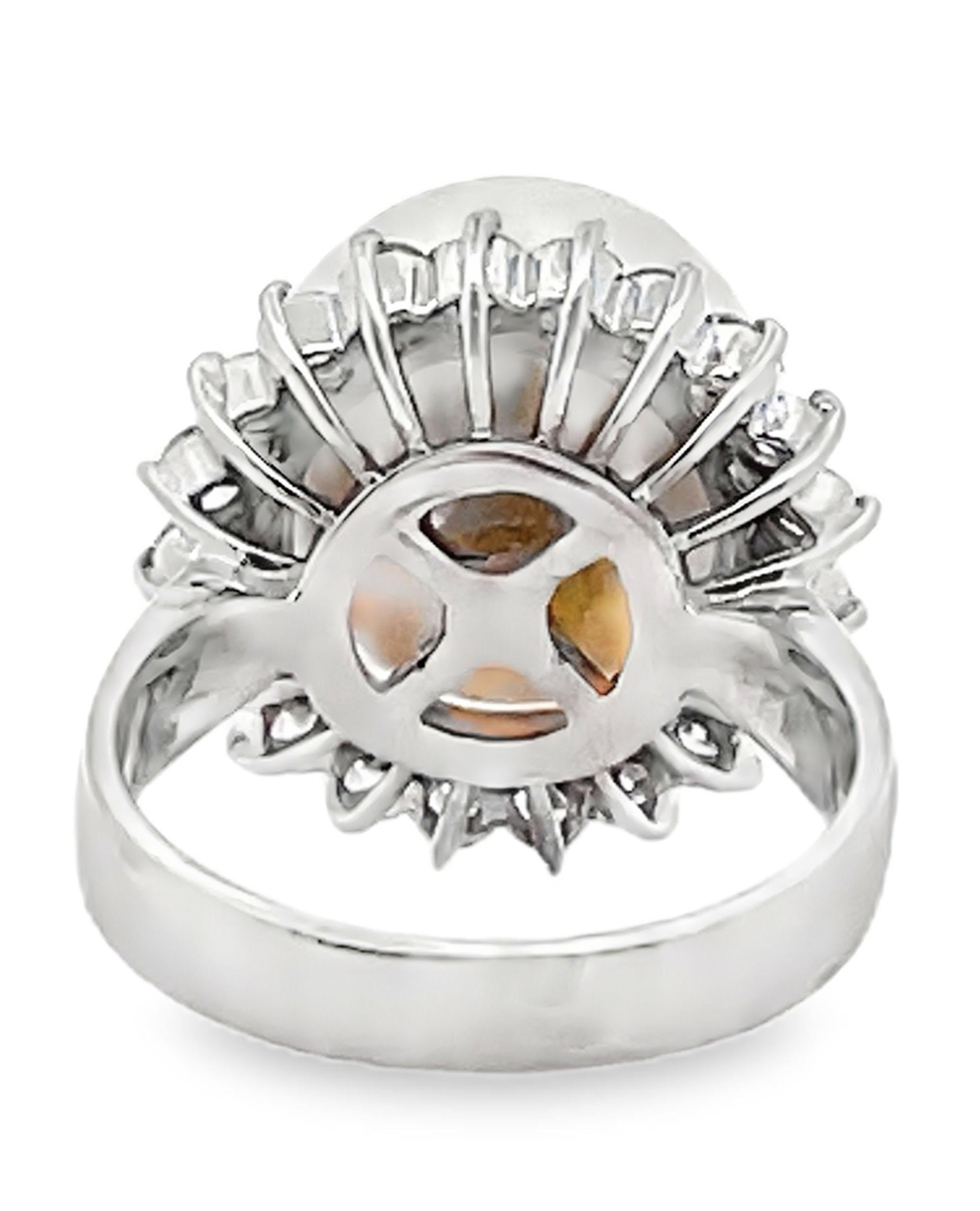 Anillo de Diamantes Starburst con Perla del Mar del Sur en Oro Blanco de 14K Corte redondo en venta